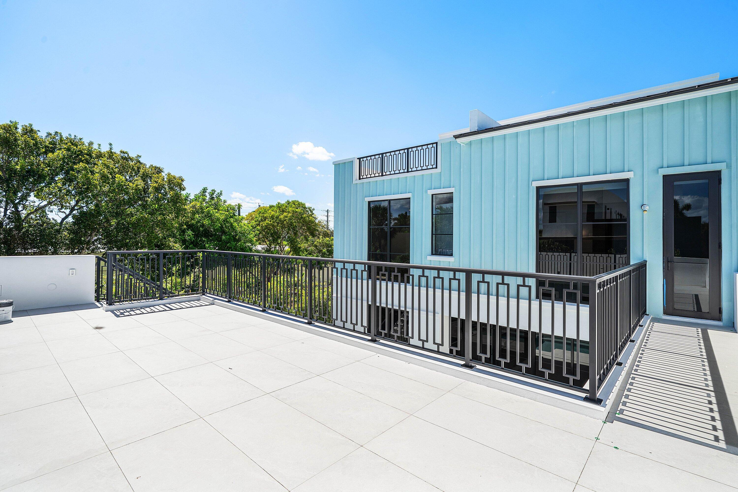 807 NE 9TH Avenue