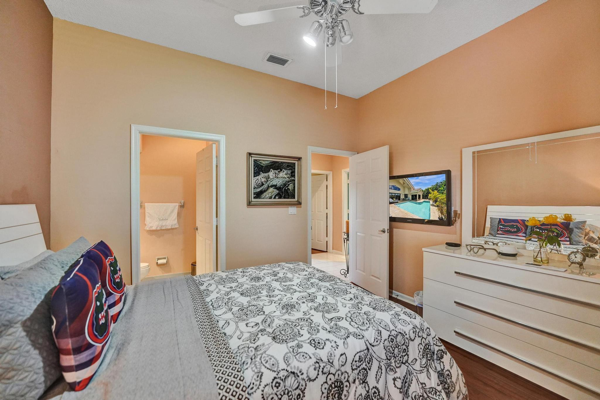 2664 NW 49th St