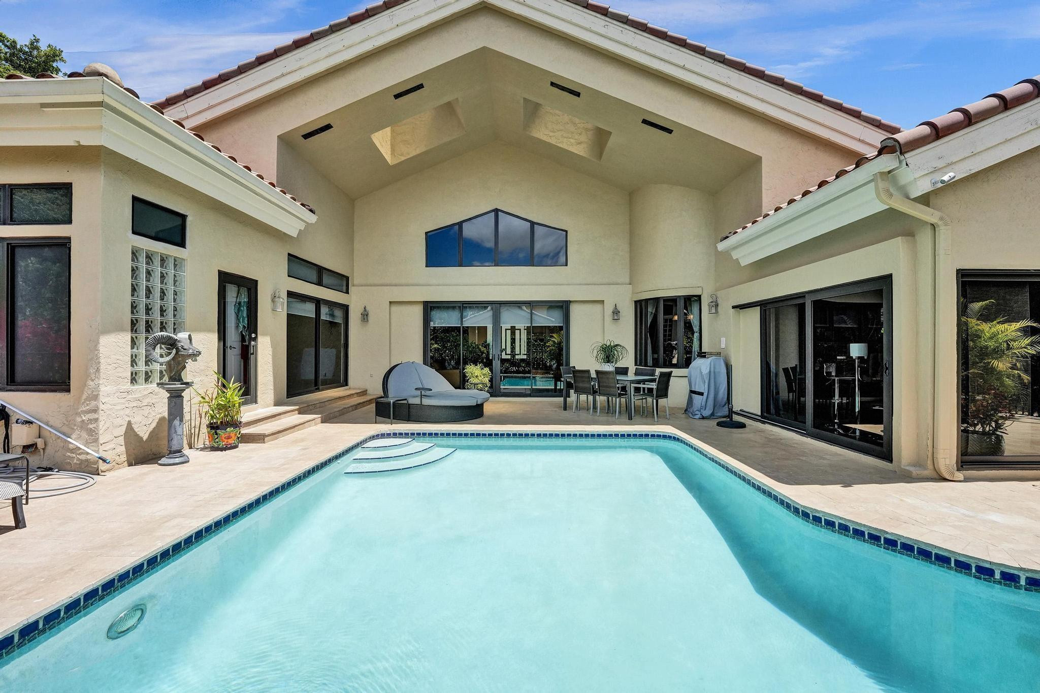 2664 NW 49th St
