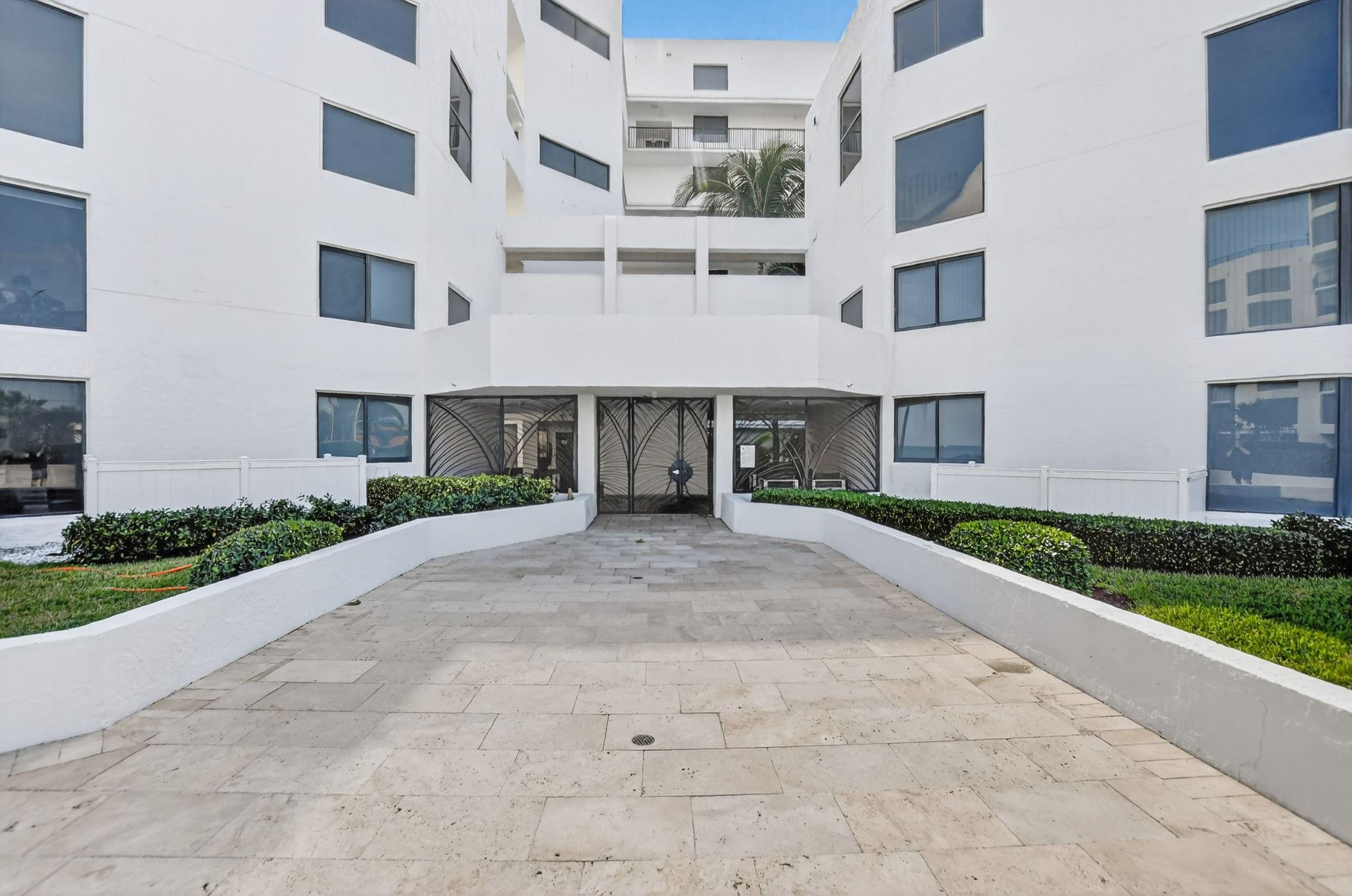 2575 S Ocean Boulevard 109S