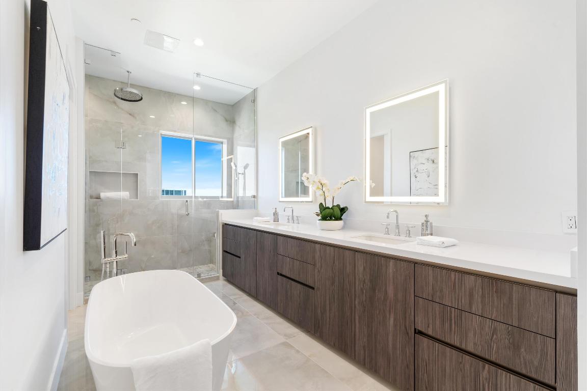 495 E Royal Palm Rd Road 901