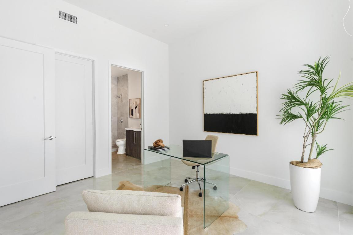 495 E Royal Palm Rd Road 901