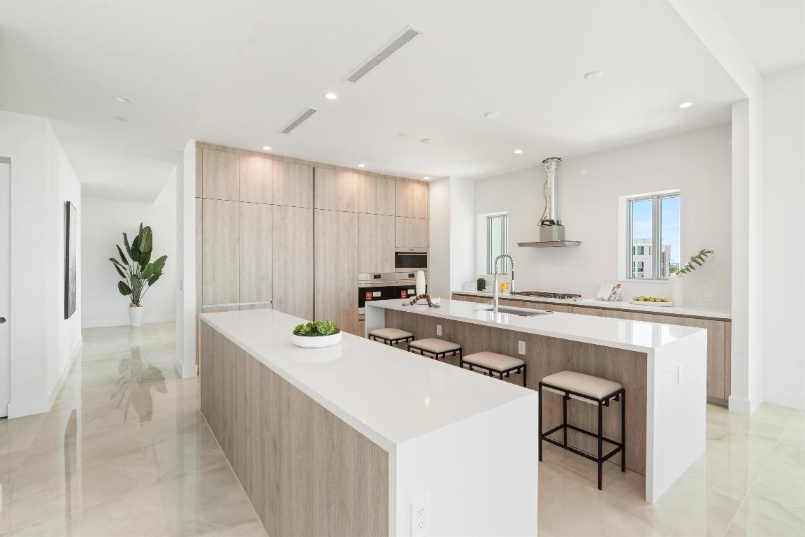 495 E Royal Palm Rd Road 901