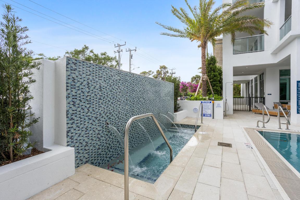 495 E Royal Palm Rd Road 901