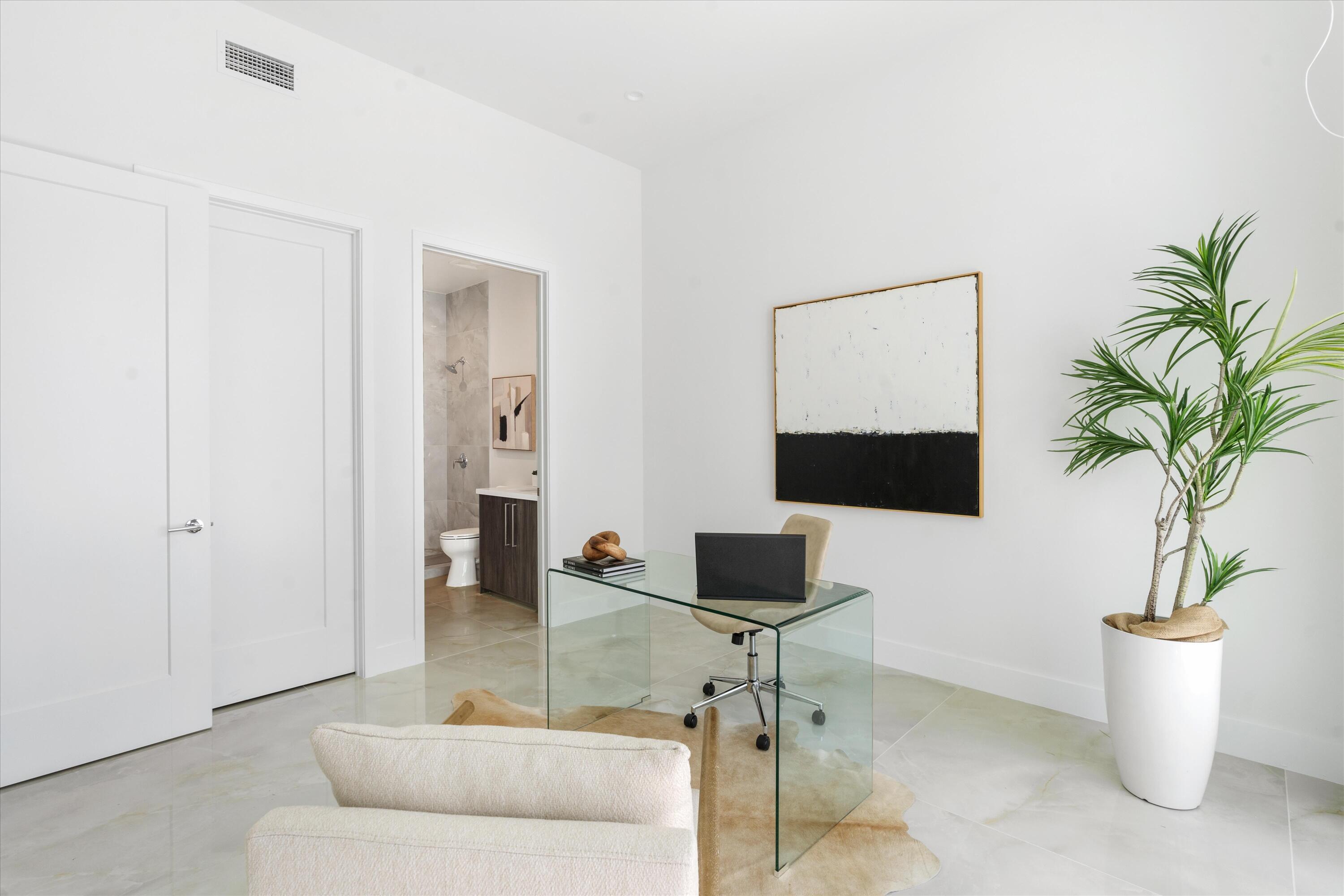 495 E Royal Palm Rd Road 901