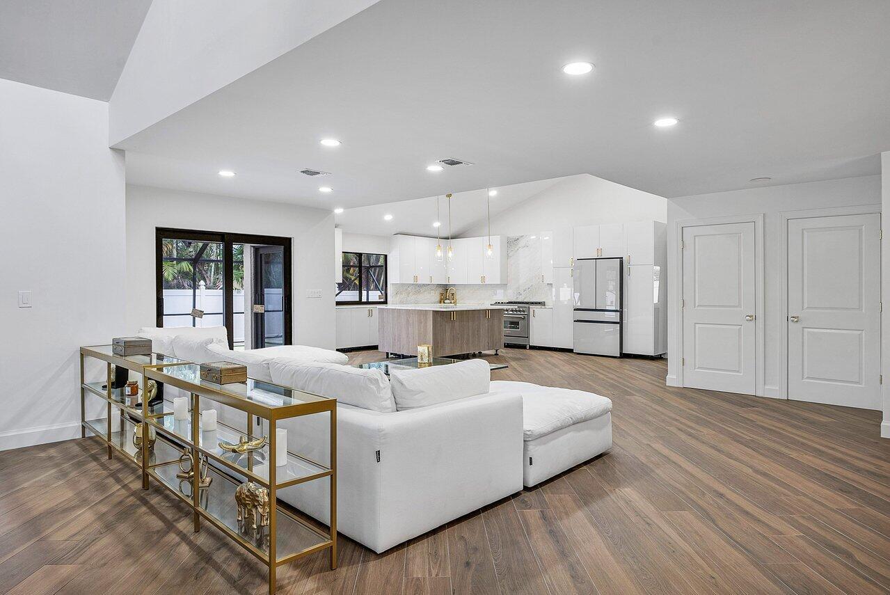 845 NE Mulberry Drive