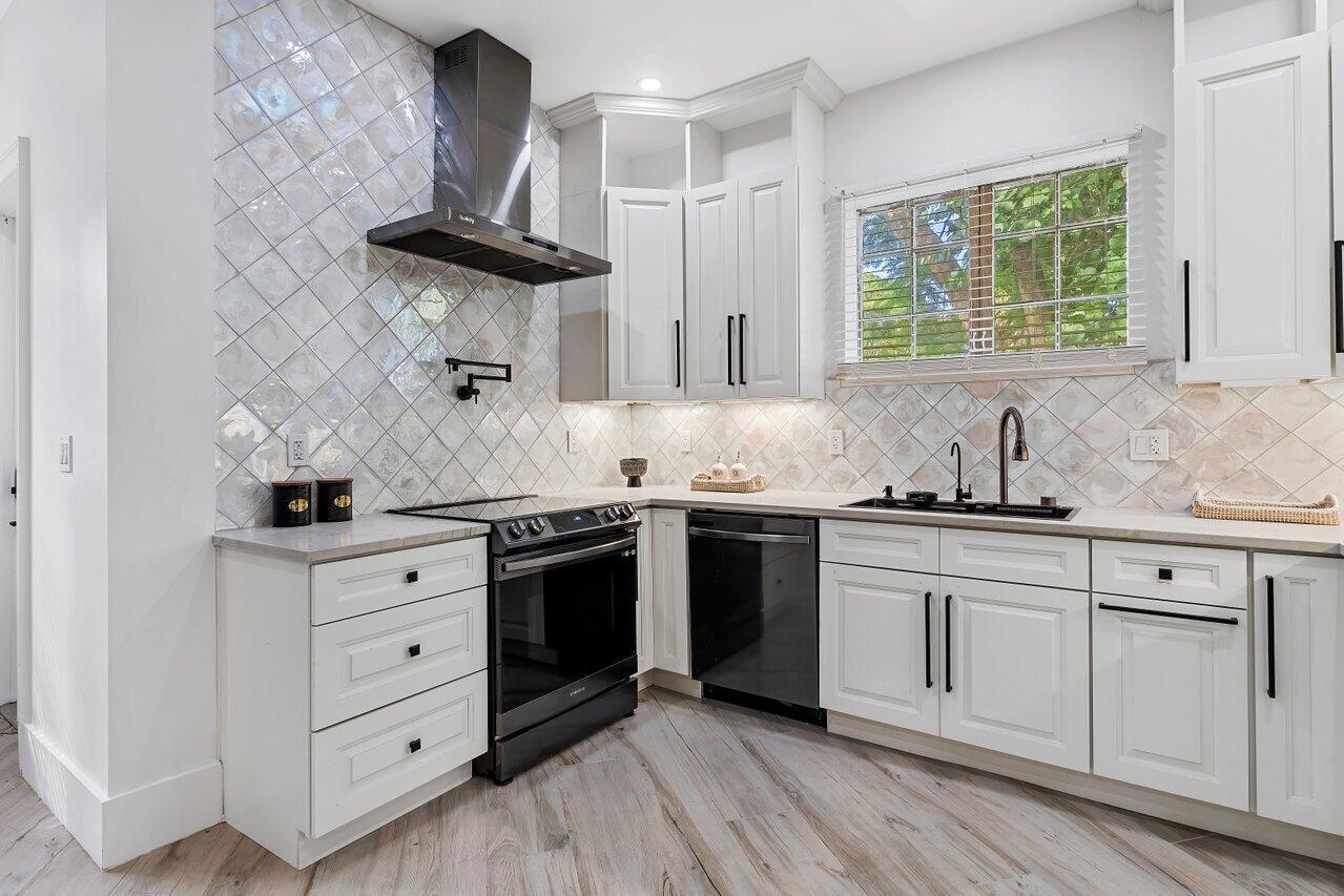 816 Park Place, West Palm Beach FL, 33401