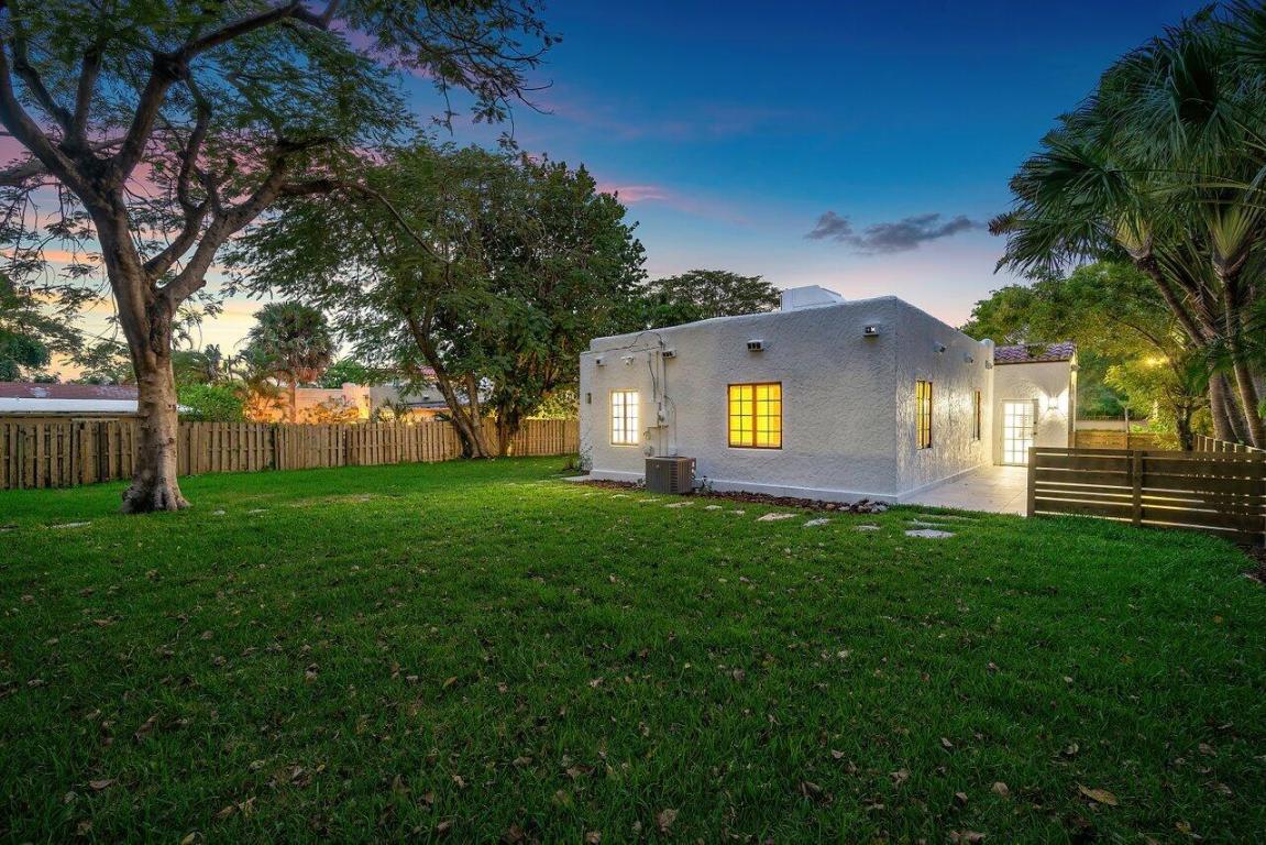 816 Park Place, West Palm Beach FL, 33401