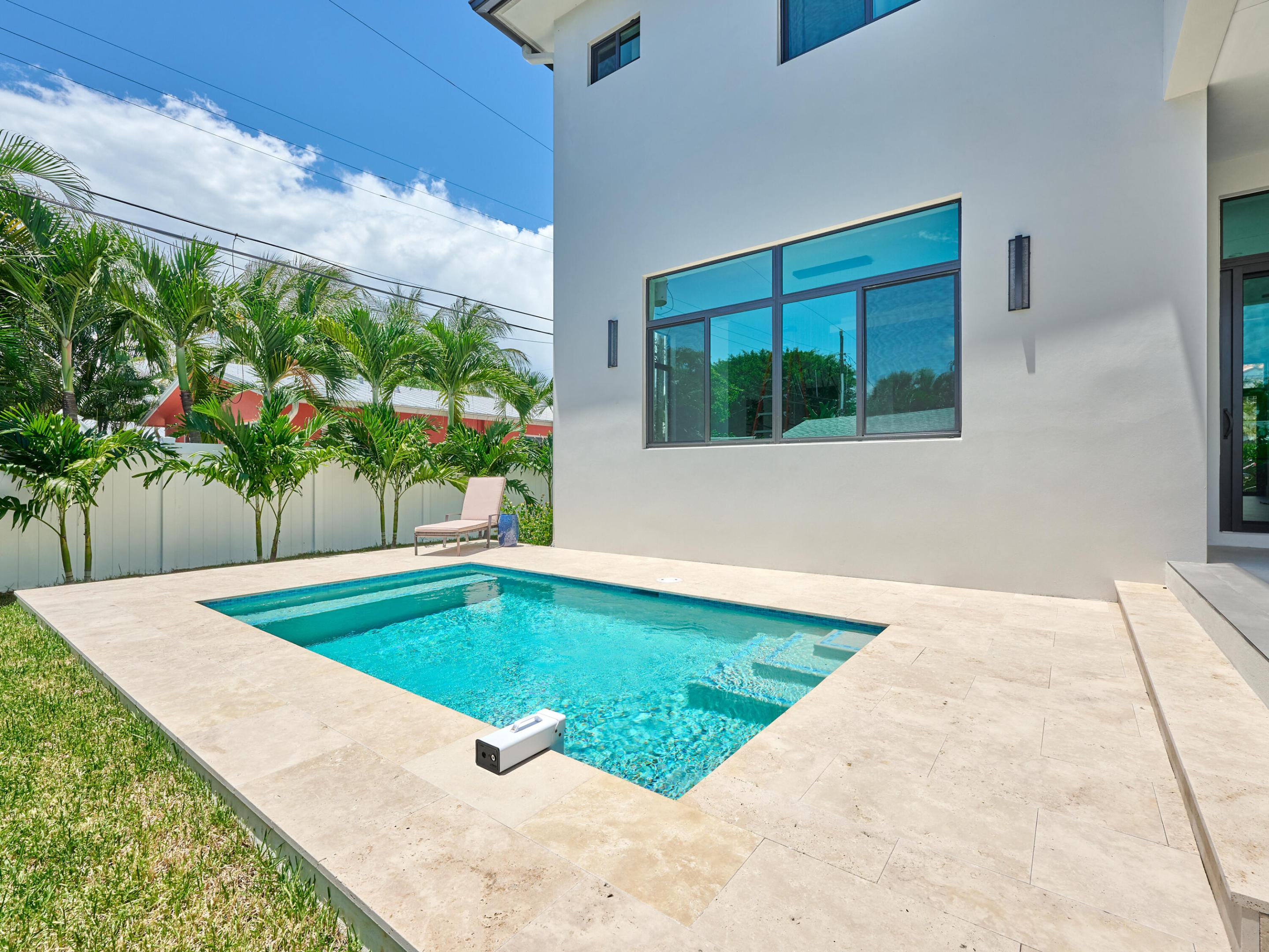 907 NE 2nd Avenue, Delray Beach FL, 33444