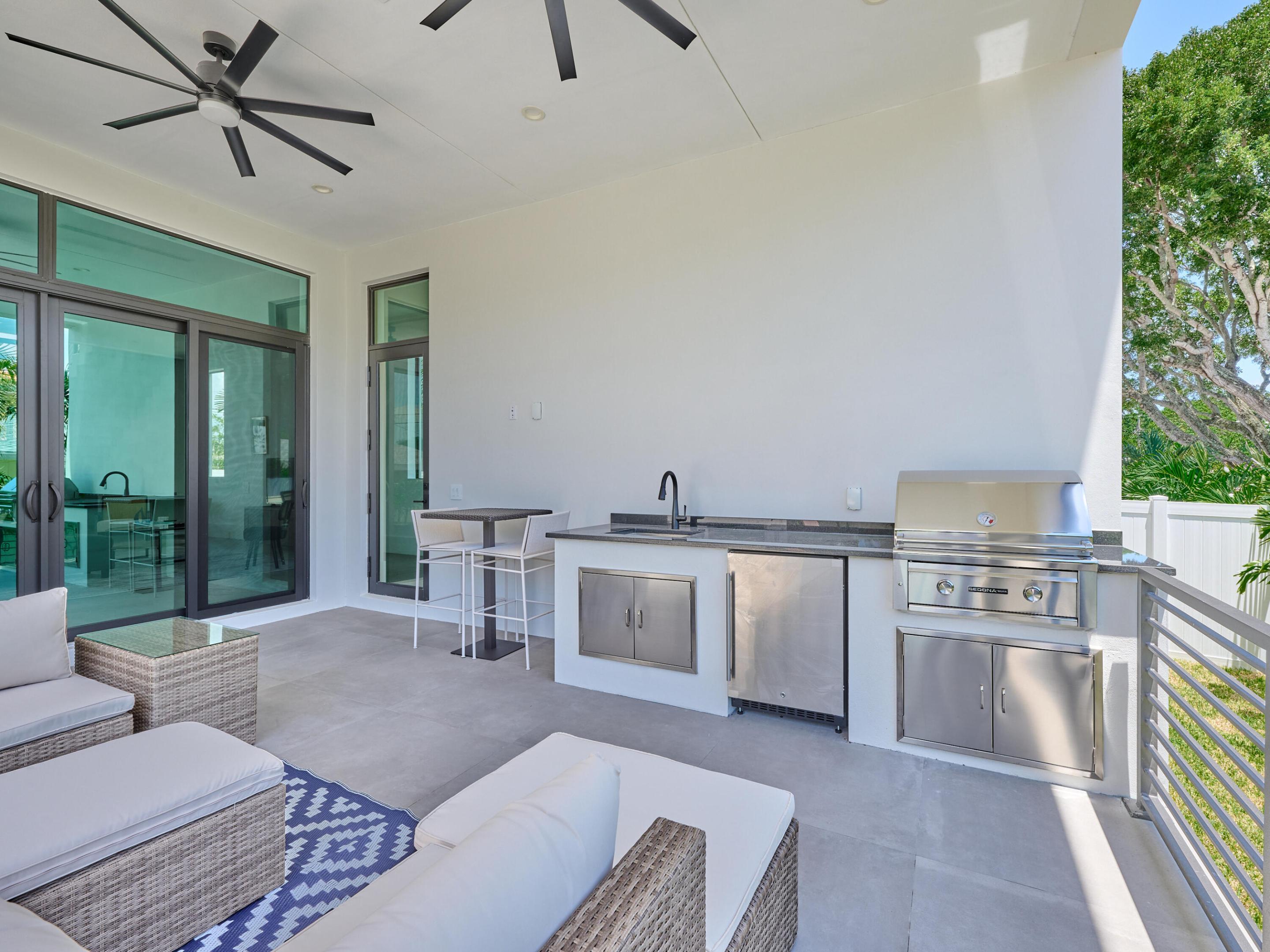 907 NE 2nd Avenue, Delray Beach FL, 33444