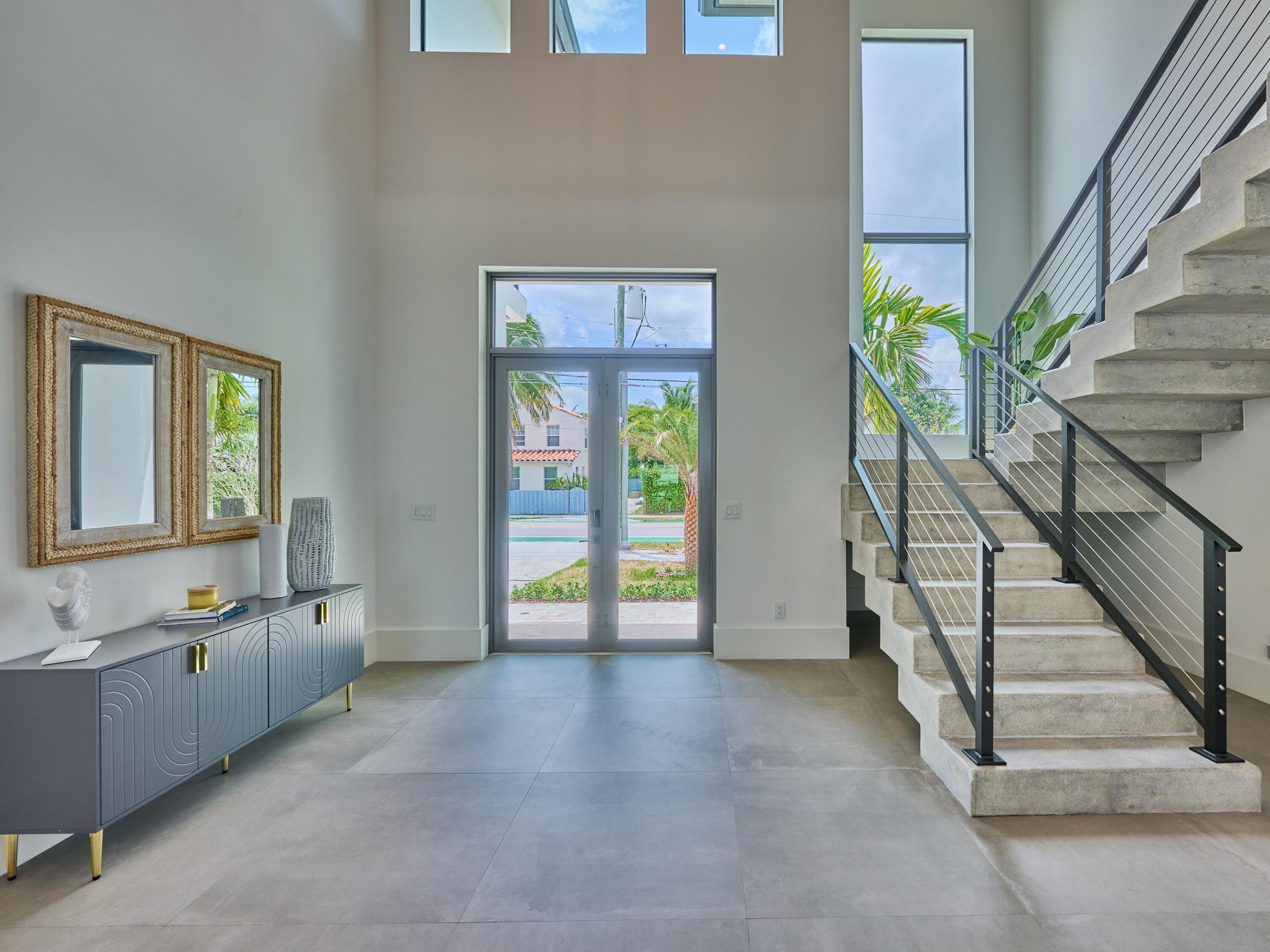 907 NE 2nd Avenue, Delray Beach FL, 33444