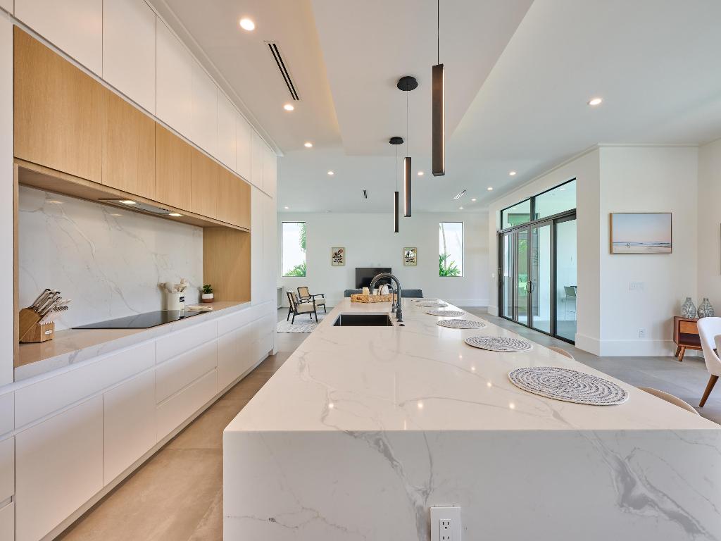 907 NE 2nd Avenue, Delray Beach FL, 33444