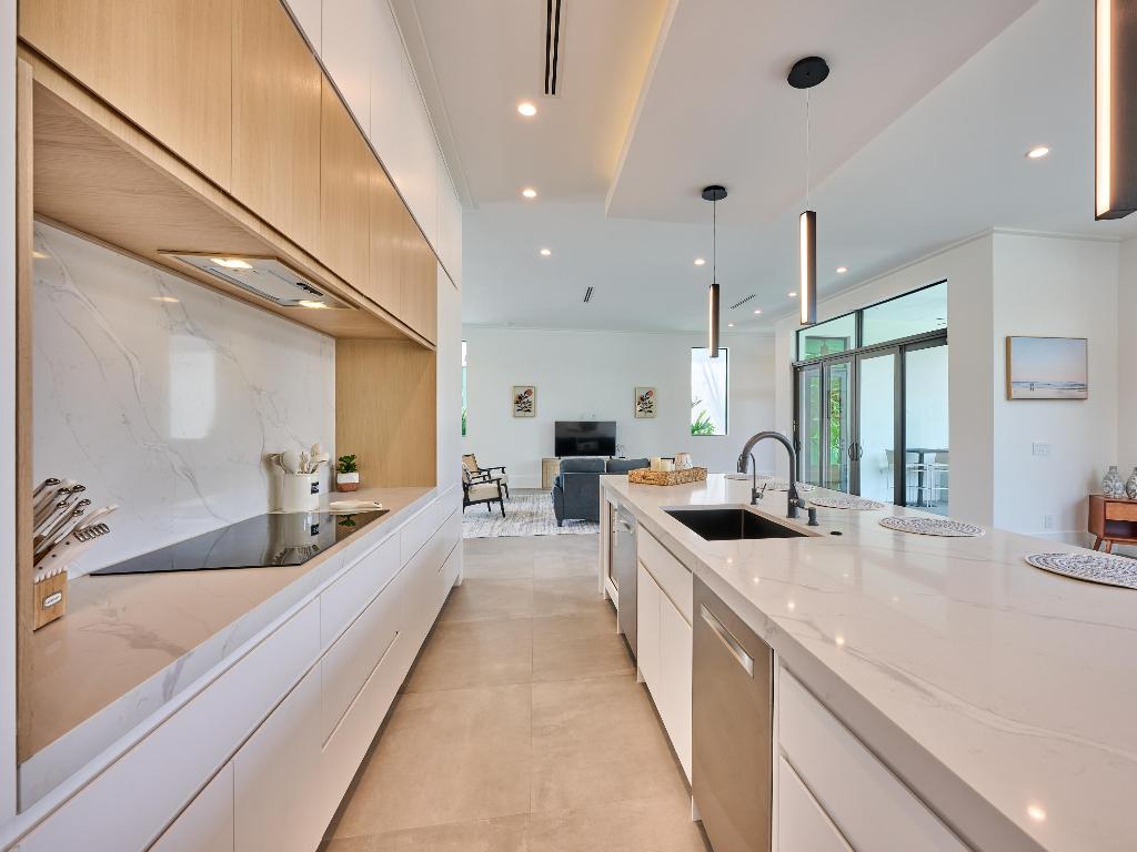 907 NE 2nd Avenue, Delray Beach FL, 33444