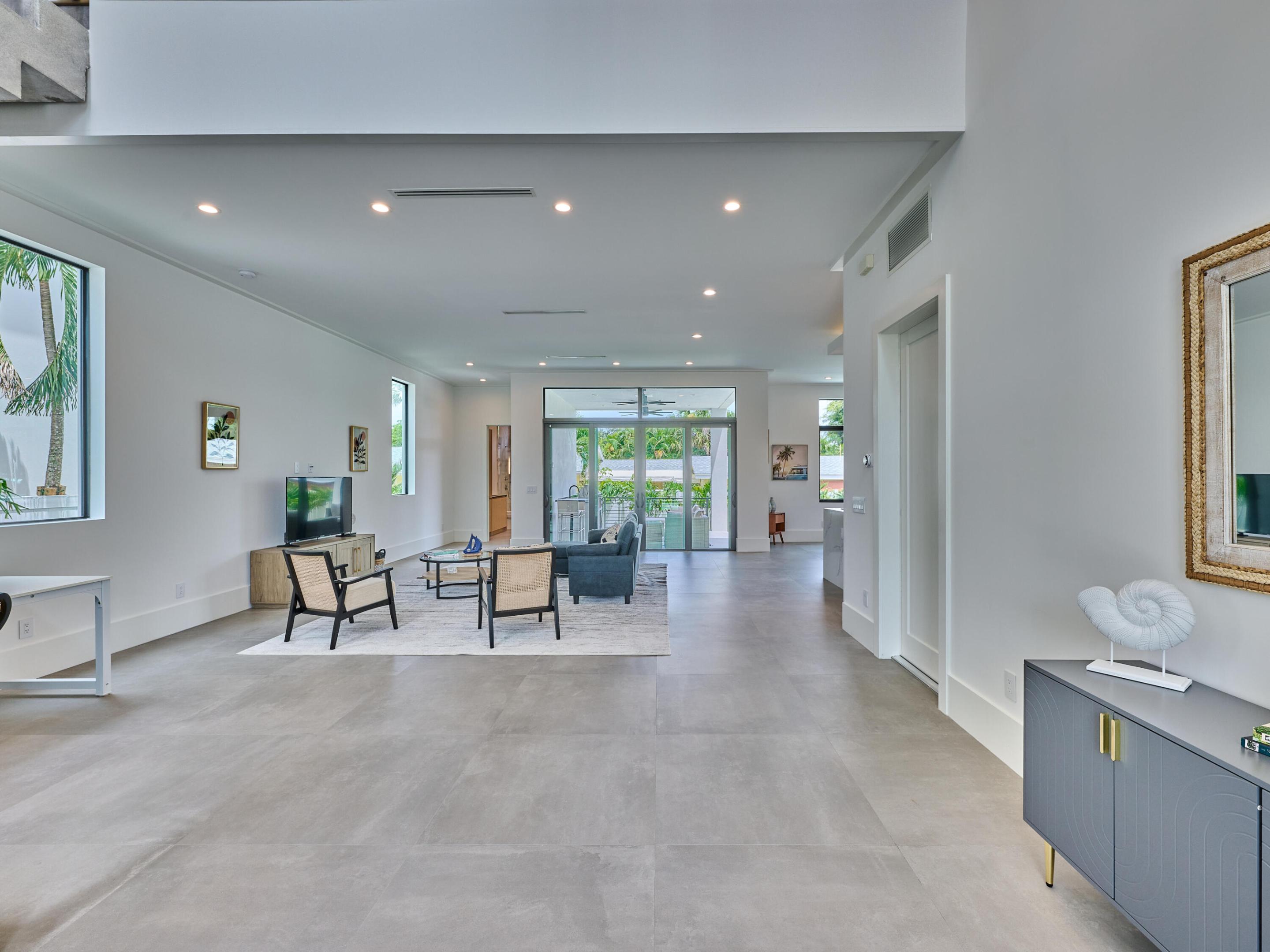 907 NE 2nd Avenue, Delray Beach FL, 33444