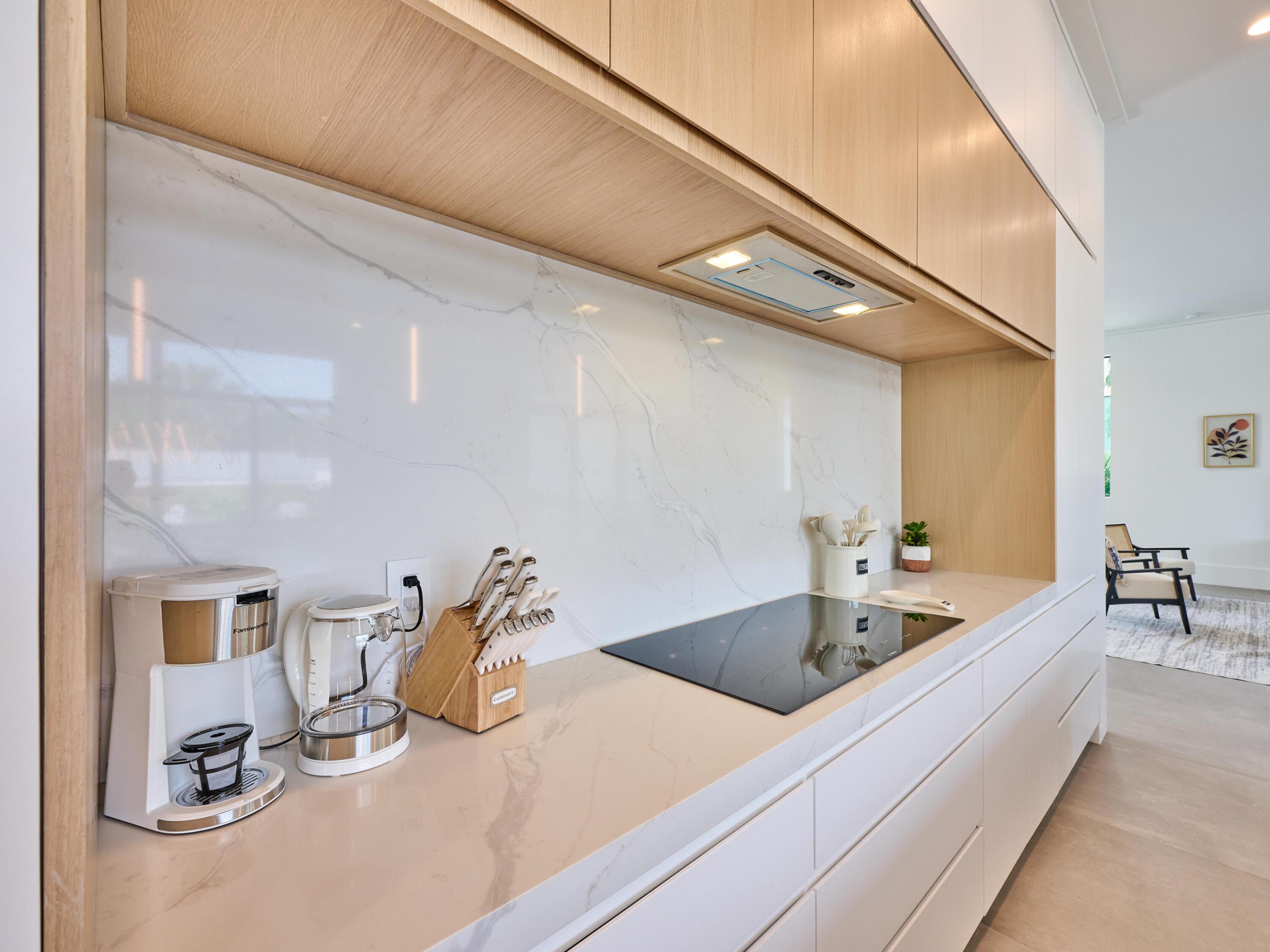 907 NE 2nd Avenue, Delray Beach FL, 33444