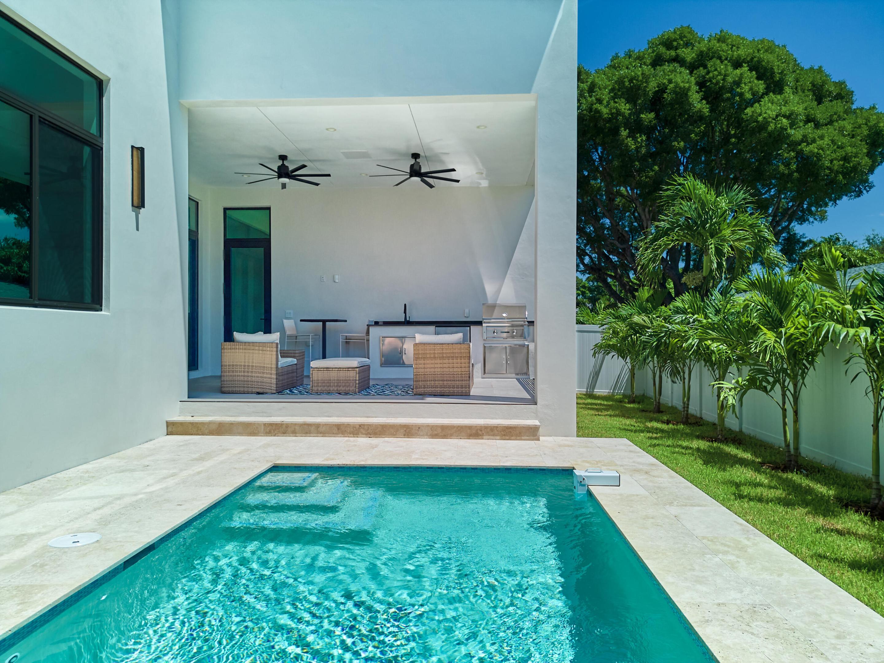 907 NE 2nd Avenue, Delray Beach FL, 33444