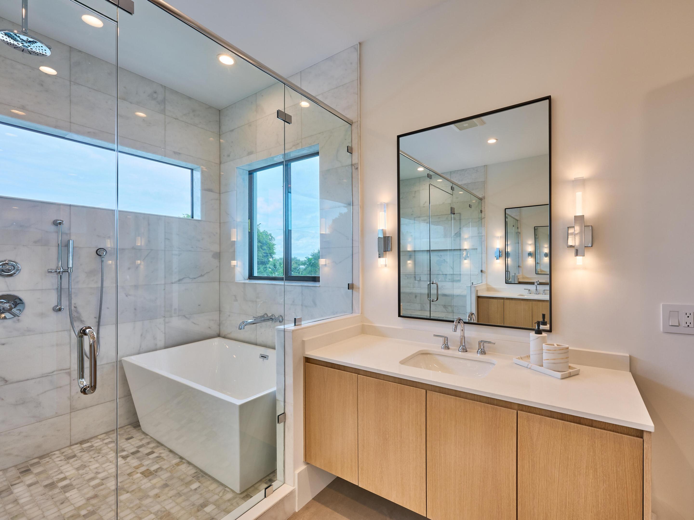 907 NE 2nd Avenue, Delray Beach FL, 33444