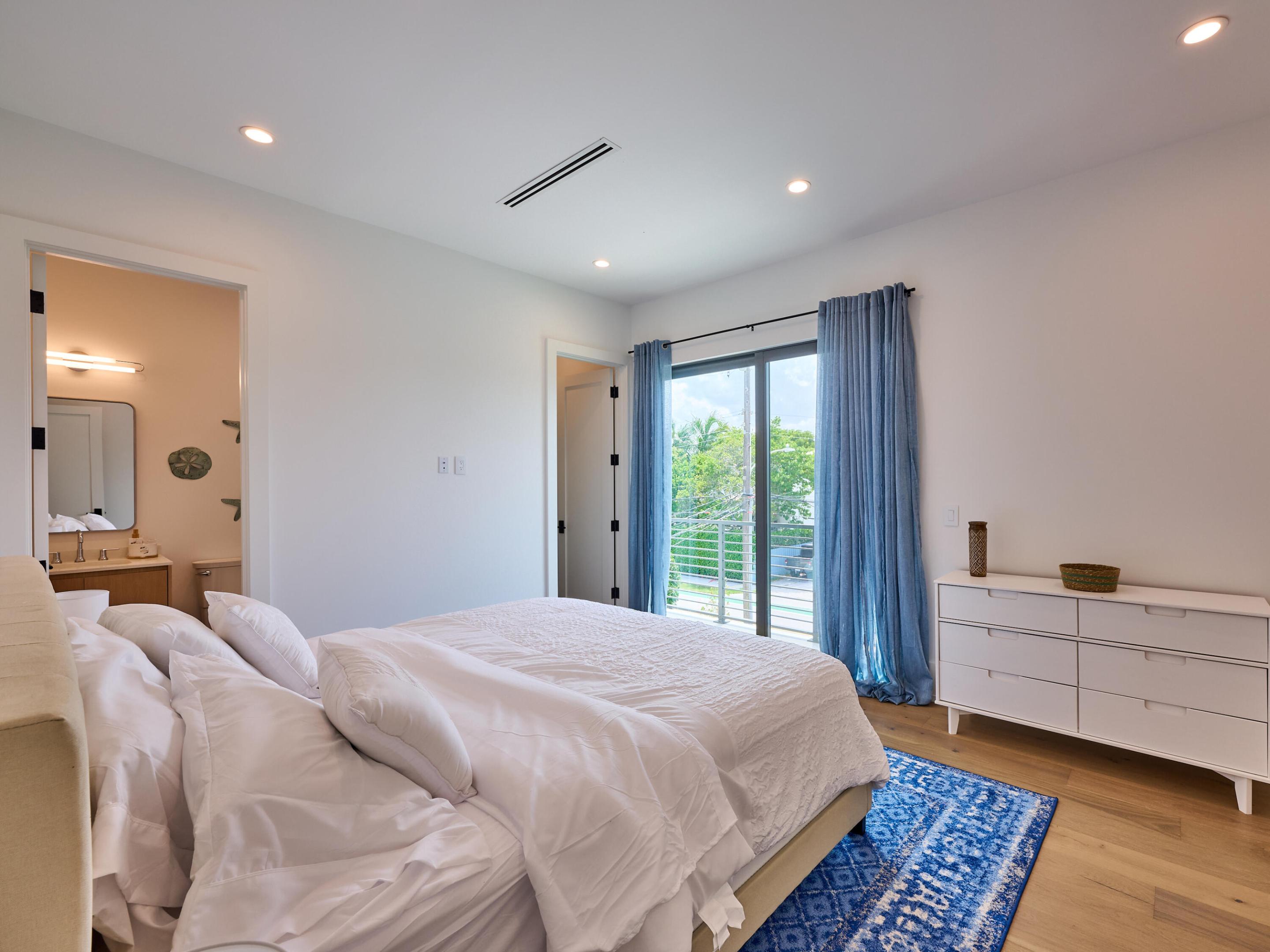 907 NE 2nd Avenue, Delray Beach FL, 33444