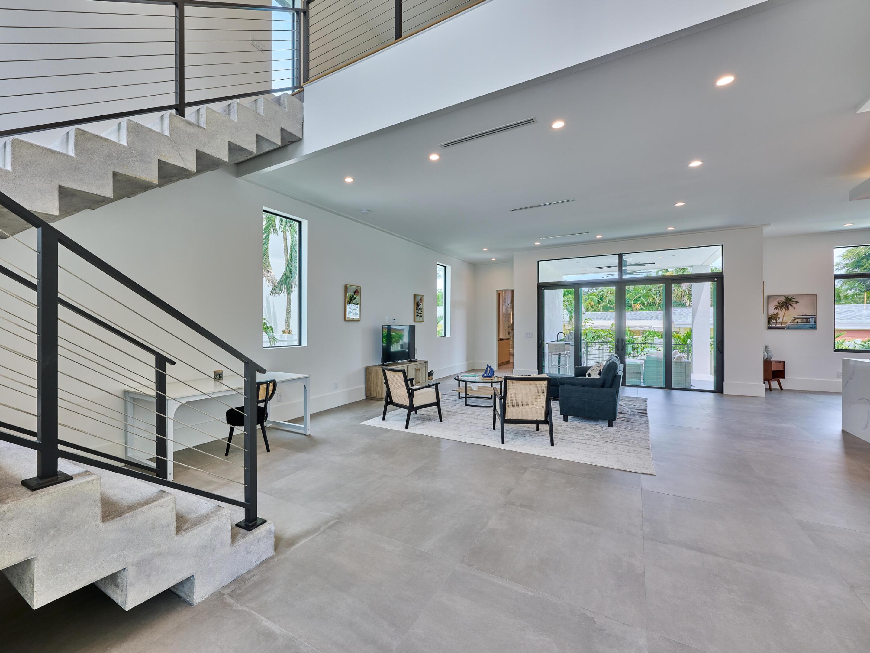 907 NE 2nd Avenue, Delray Beach FL, 33444