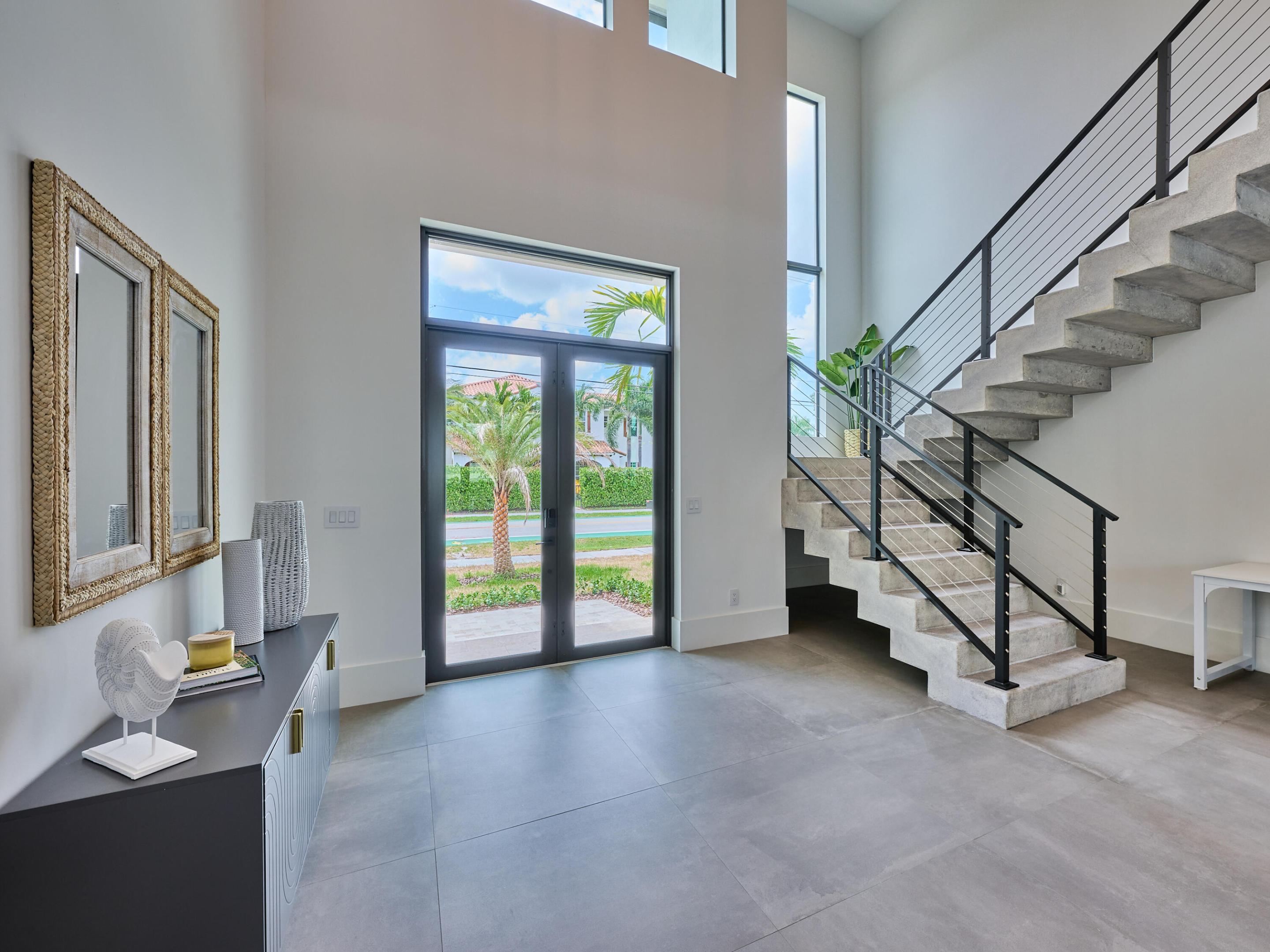 907 NE 2nd Avenue, Delray Beach FL, 33444