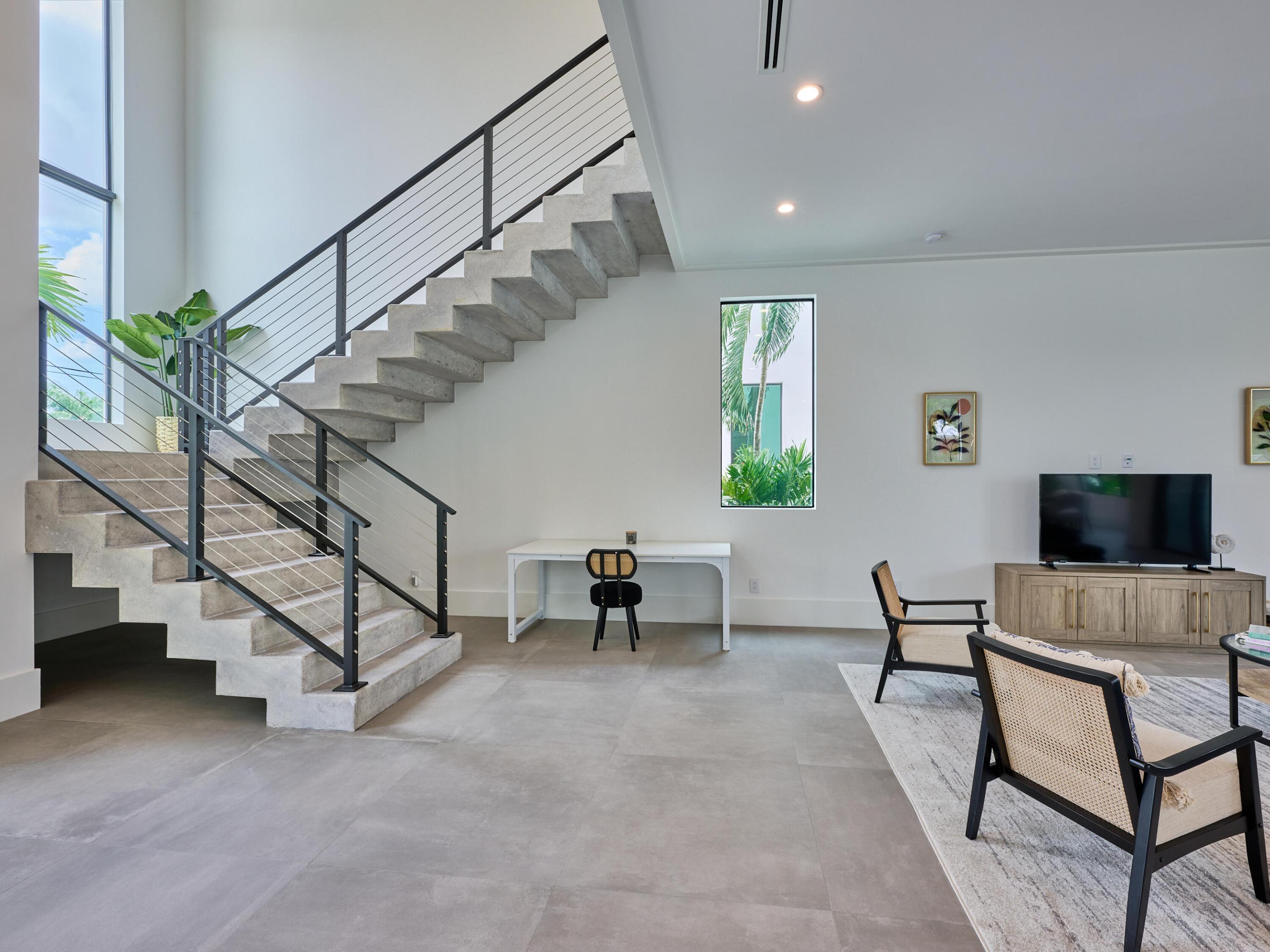 907 NE 2nd Avenue, Delray Beach FL, 33444