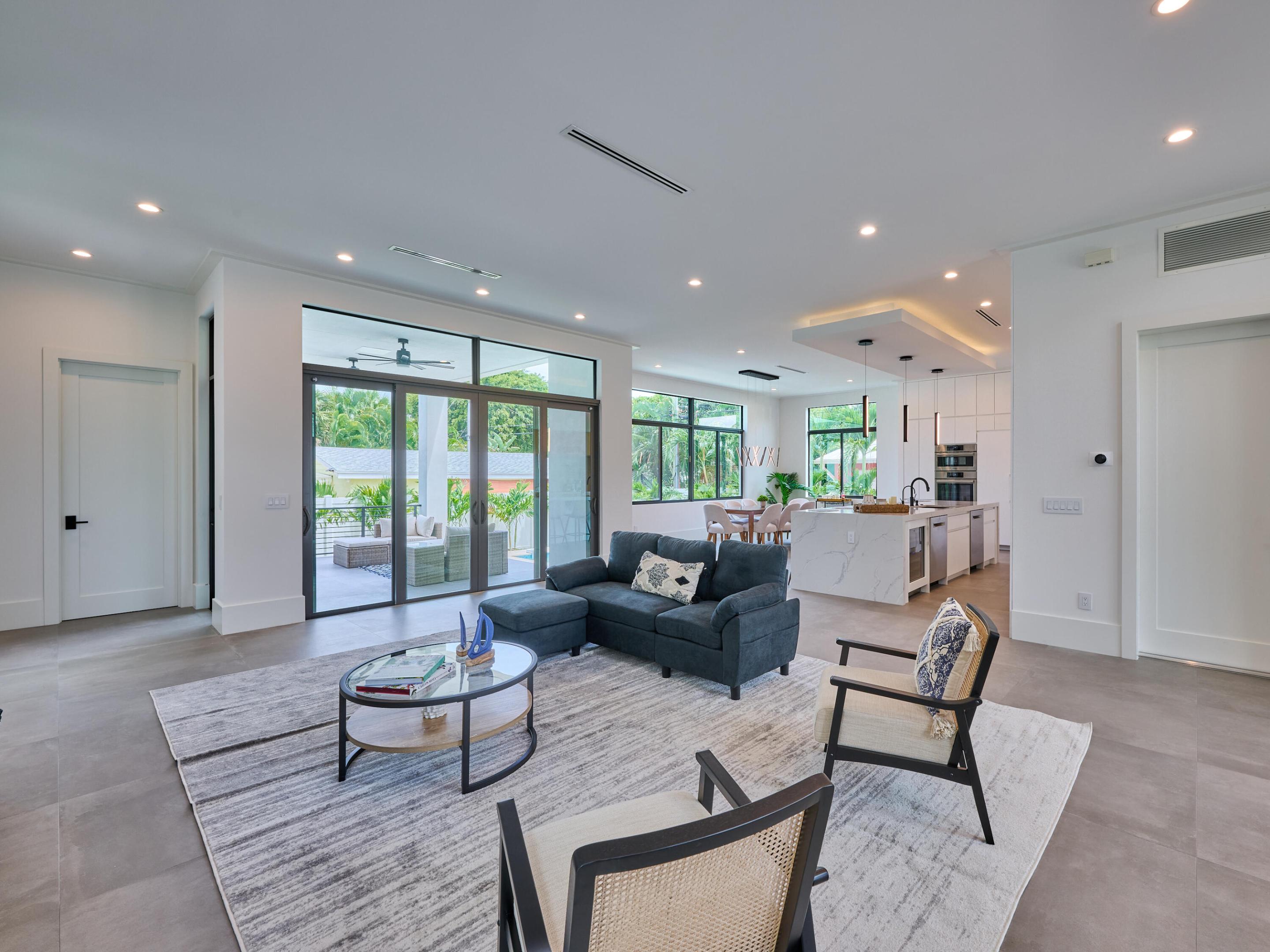 907 NE 2nd Avenue, Delray Beach FL, 33444