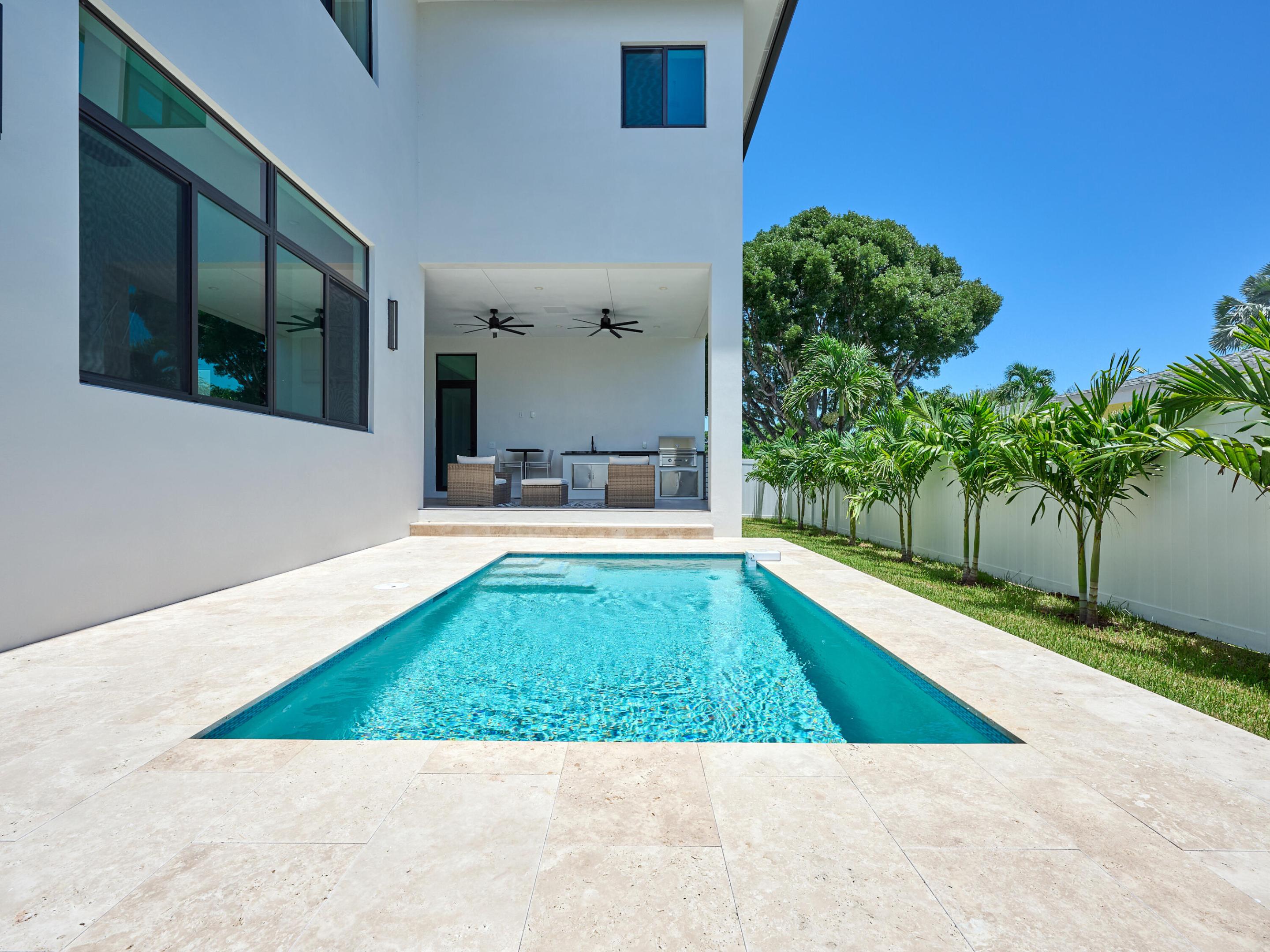 907 NE 2nd Avenue, Delray Beach FL, 33444