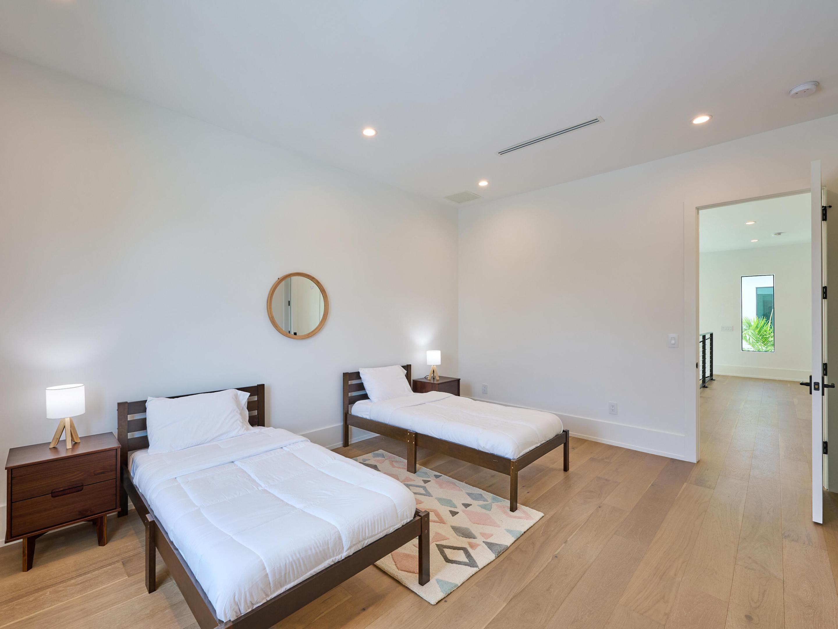 907 NE 2nd Avenue, Delray Beach FL, 33444