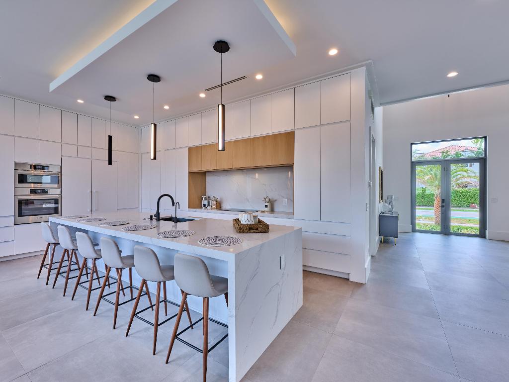 907 NE 2nd Avenue, Delray Beach FL, 33444