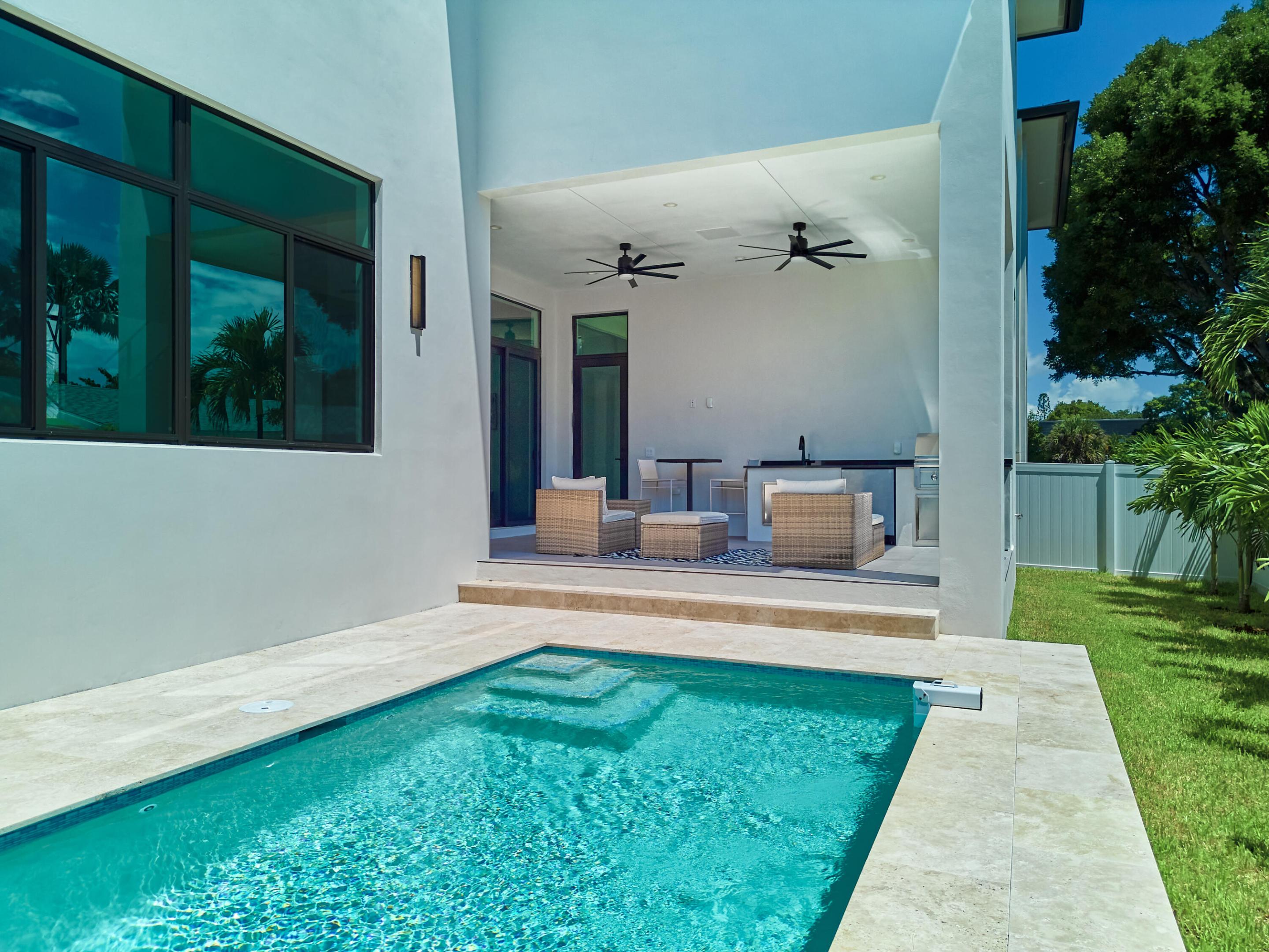 907 NE 2nd Avenue, Delray Beach FL, 33444