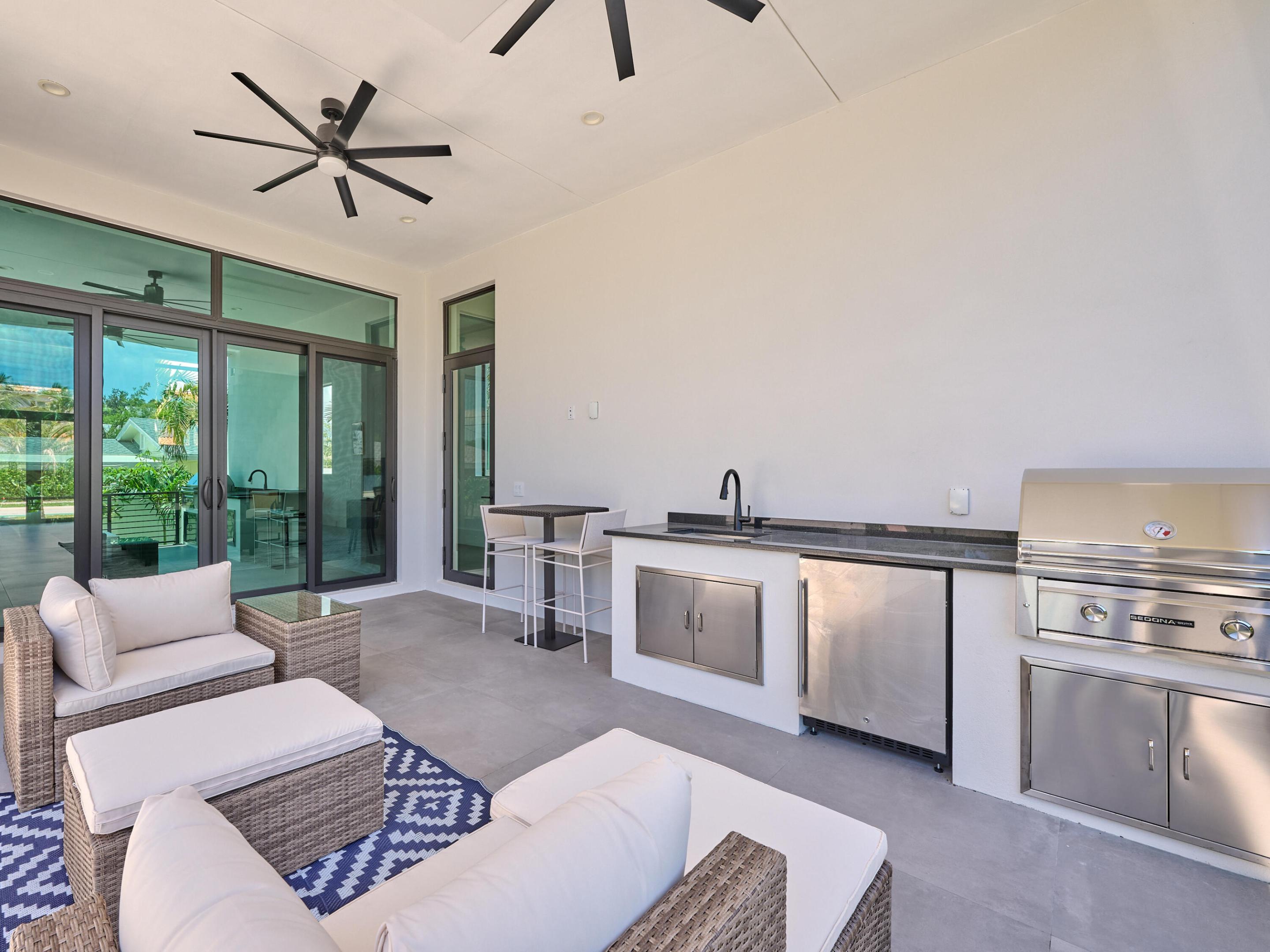 907 NE 2nd Avenue, Delray Beach FL, 33444