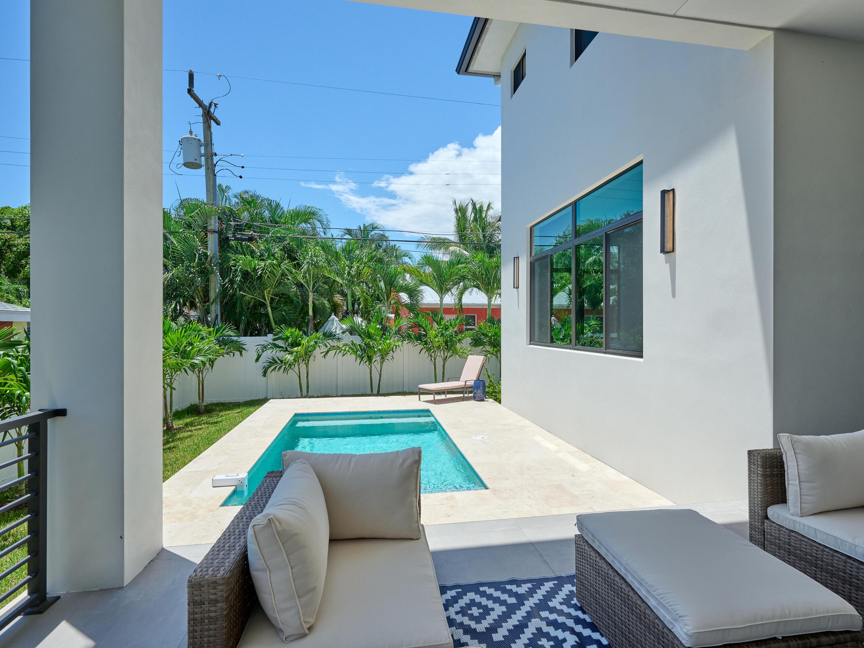 907 NE 2nd Avenue, Delray Beach FL, 33444