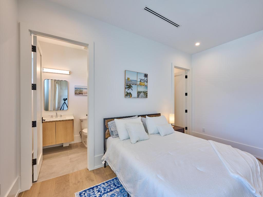 907 NE 2nd Avenue, Delray Beach FL, 33444