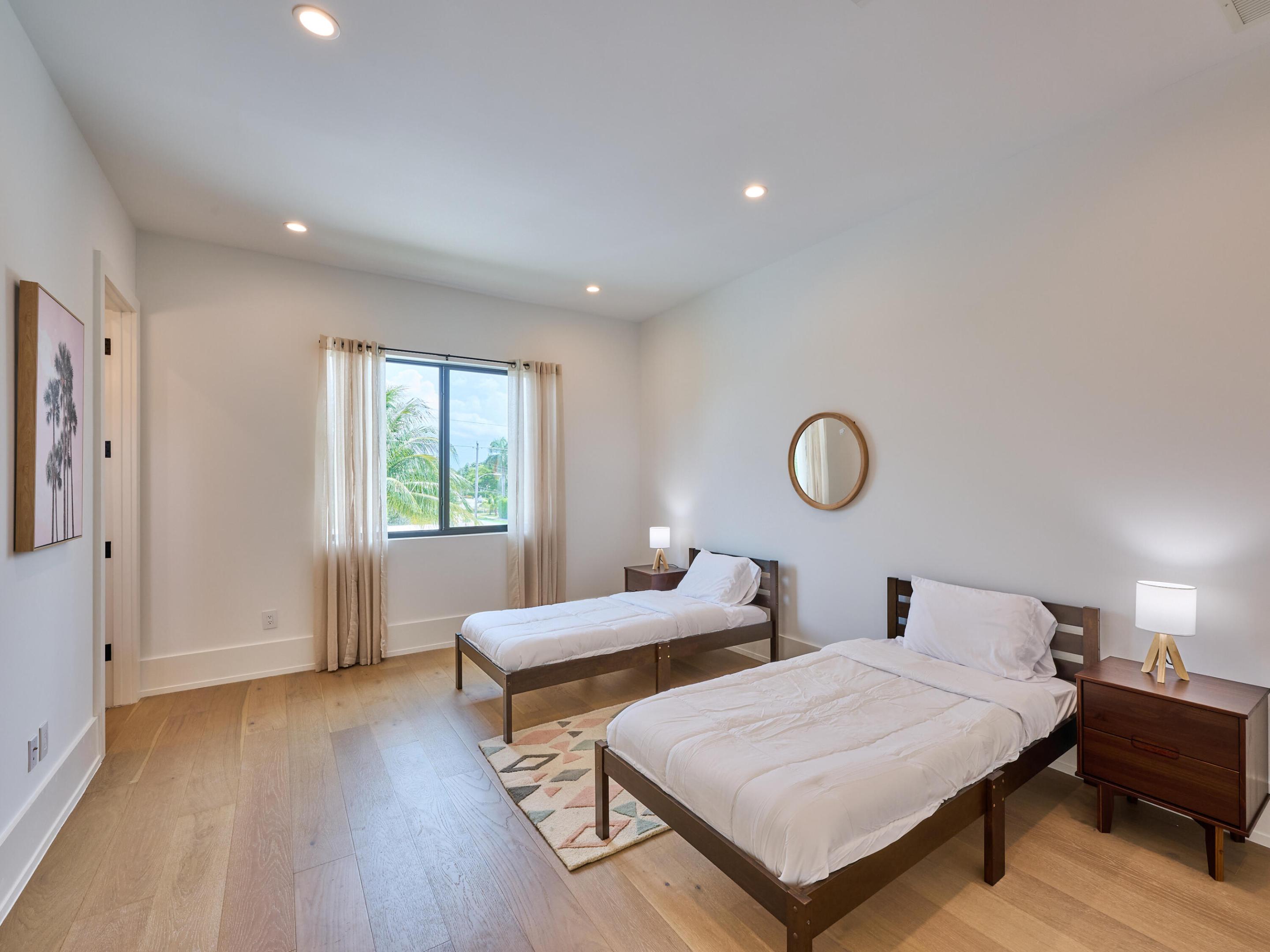 907 NE 2nd Avenue, Delray Beach FL, 33444