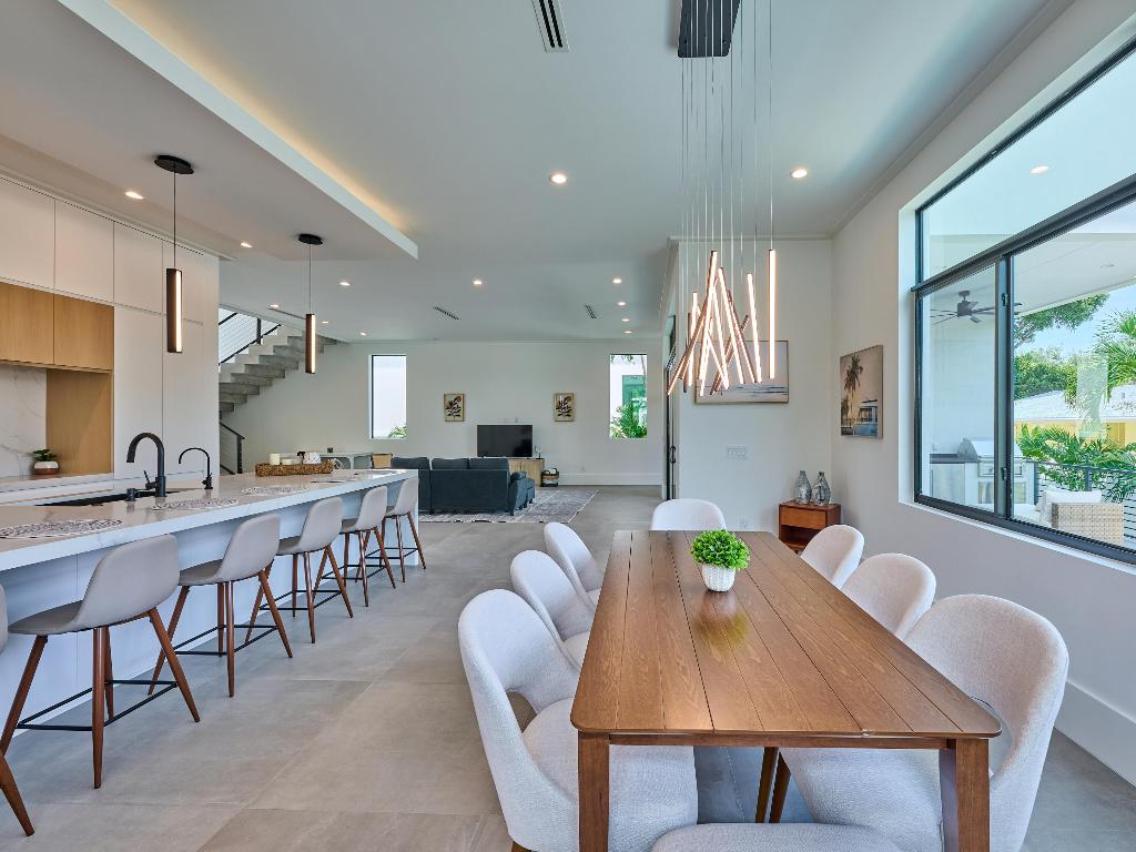 907 NE 2nd Avenue, Delray Beach FL, 33444