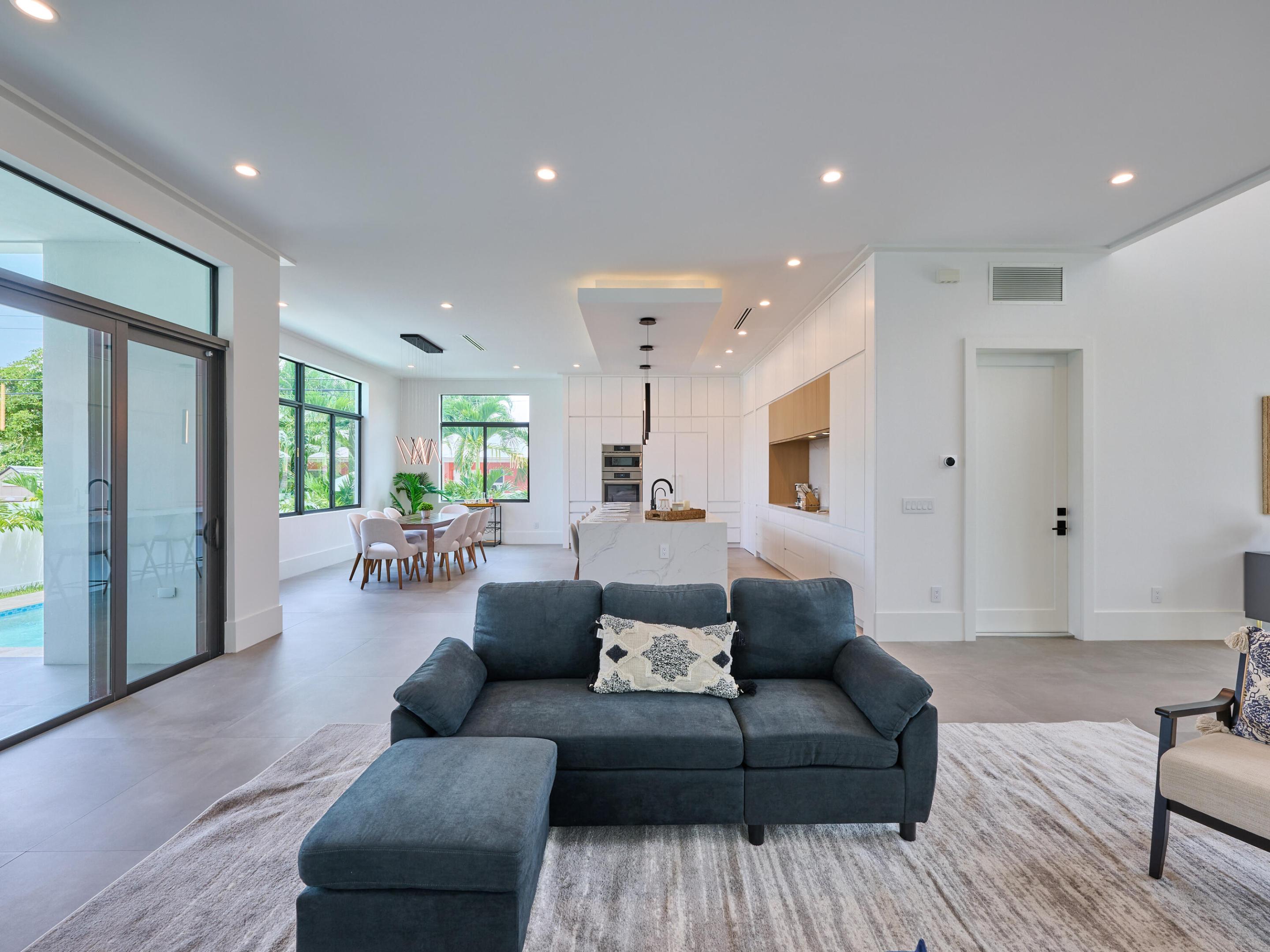 907 NE 2nd Avenue, Delray Beach FL, 33444