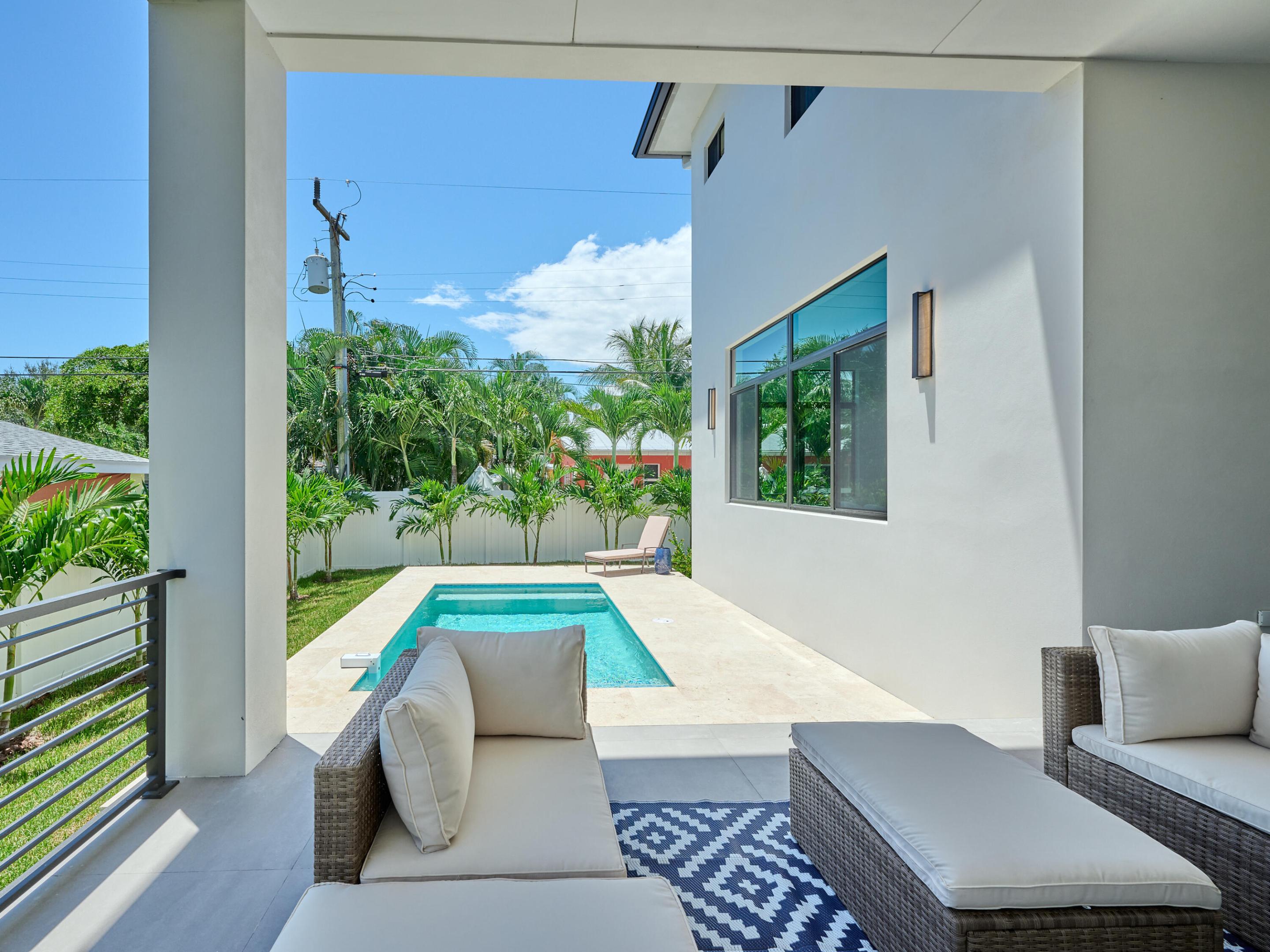 907 NE 2nd Avenue, Delray Beach FL, 33444