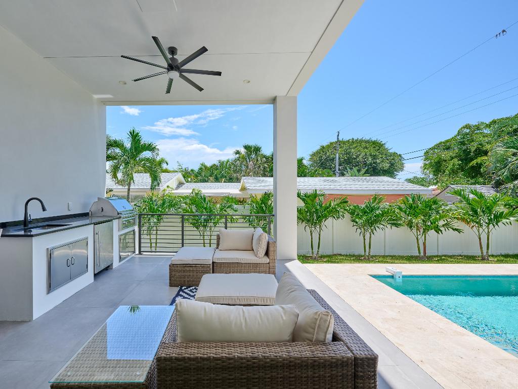 907 NE 2nd Avenue, Delray Beach FL, 33444