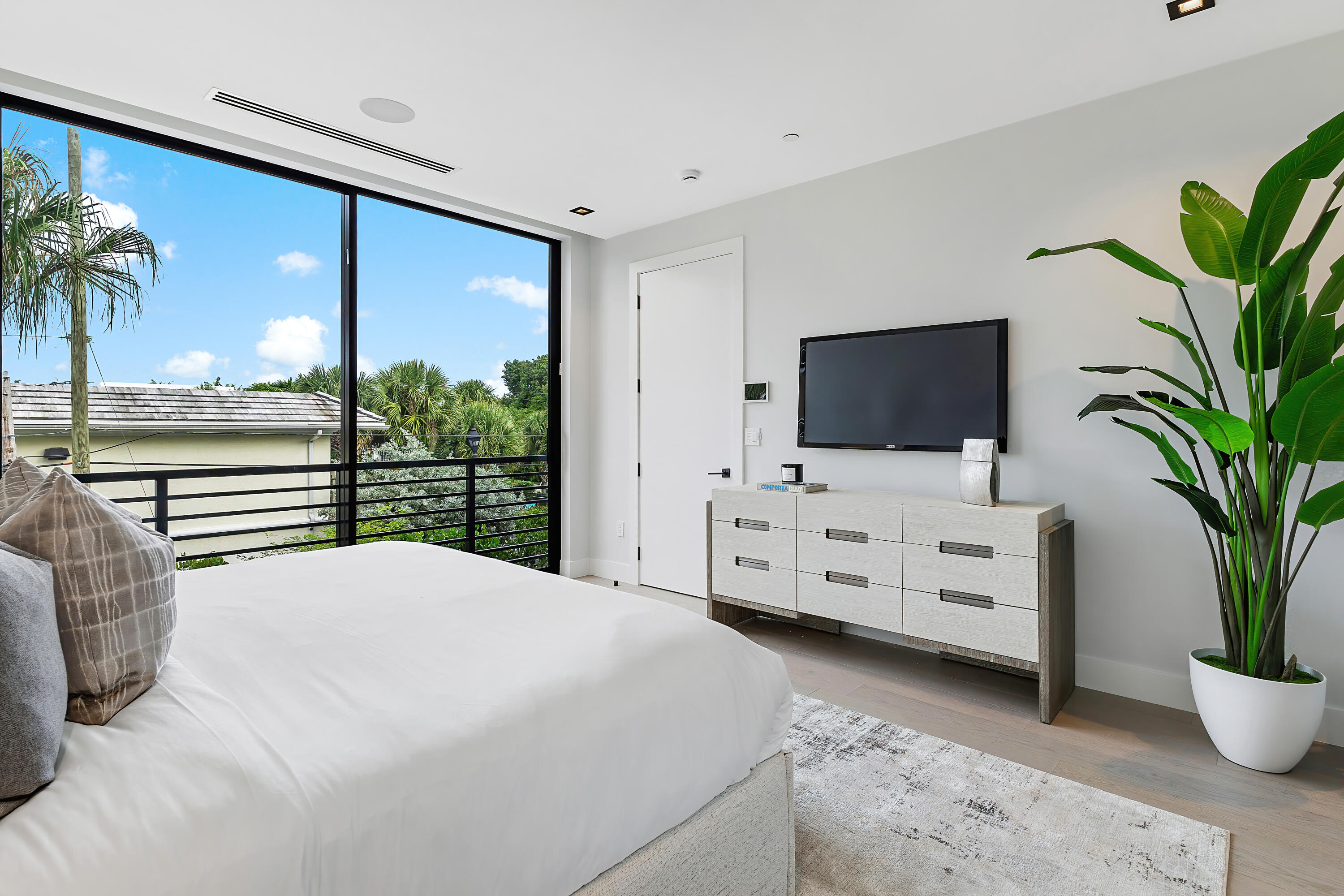 930 Palm Trail, Delray Beach FL, 33483