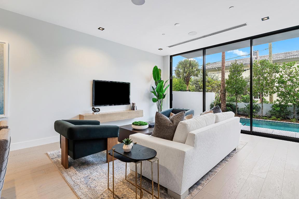 930 Palm Trail, Delray Beach FL, 33483