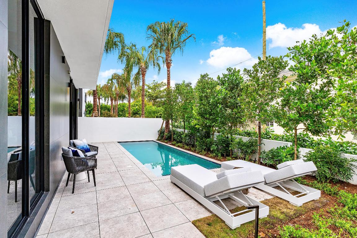 930 Palm Trail, Delray Beach FL, 33483