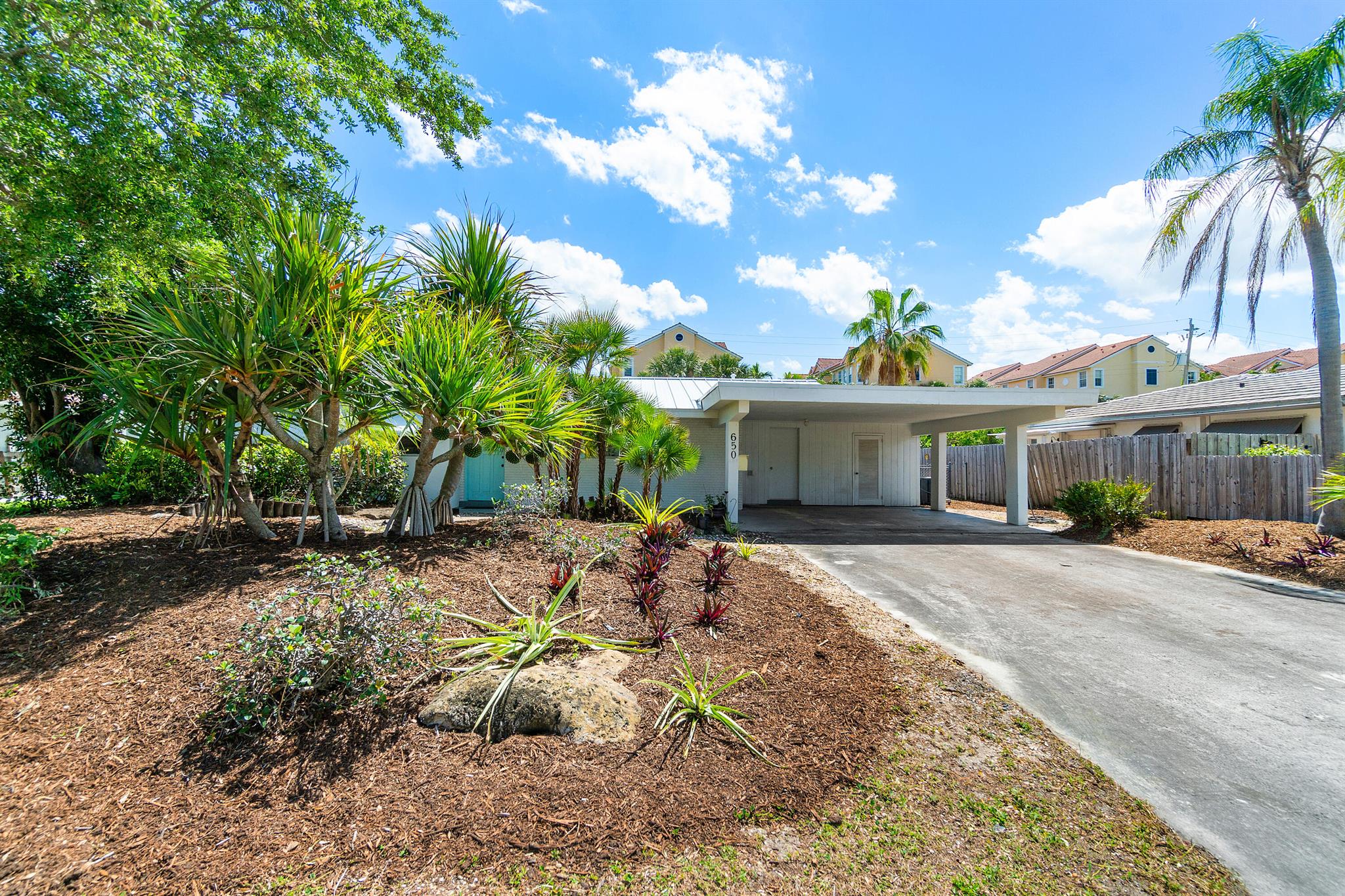 650 Las Palmas Parkway