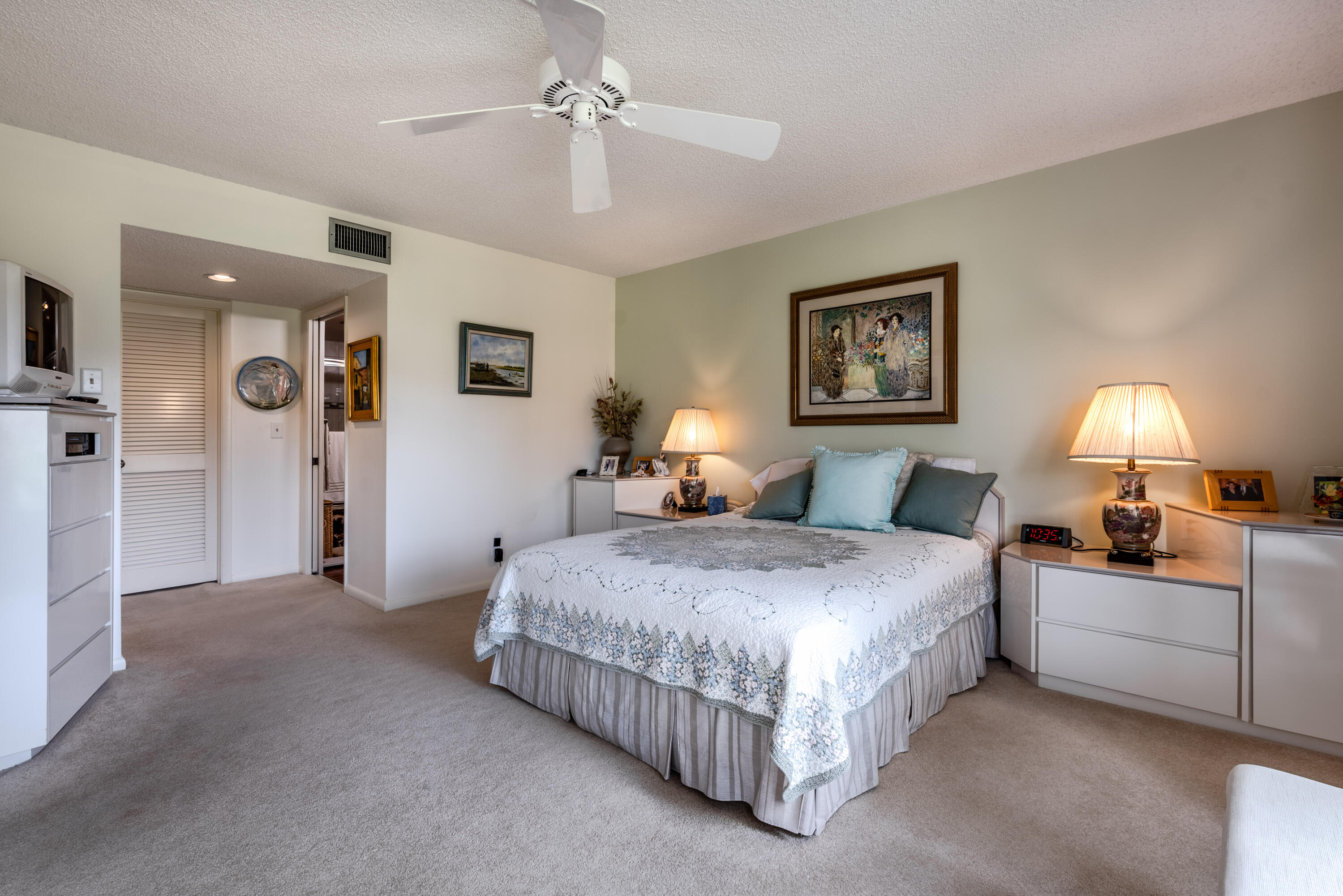 5690 Fairway Pard Drive 102