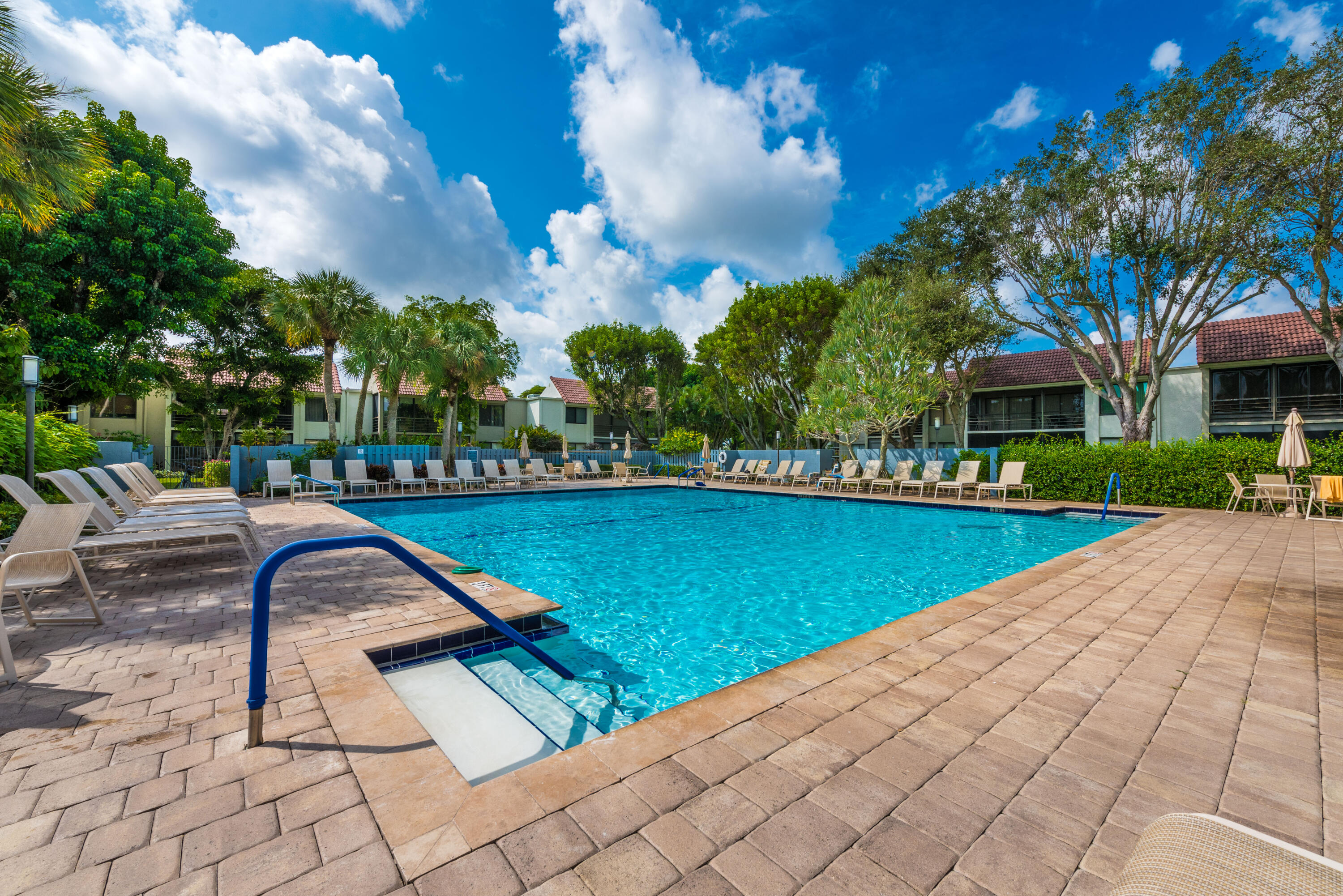 5690 Fairway Pard Drive 102