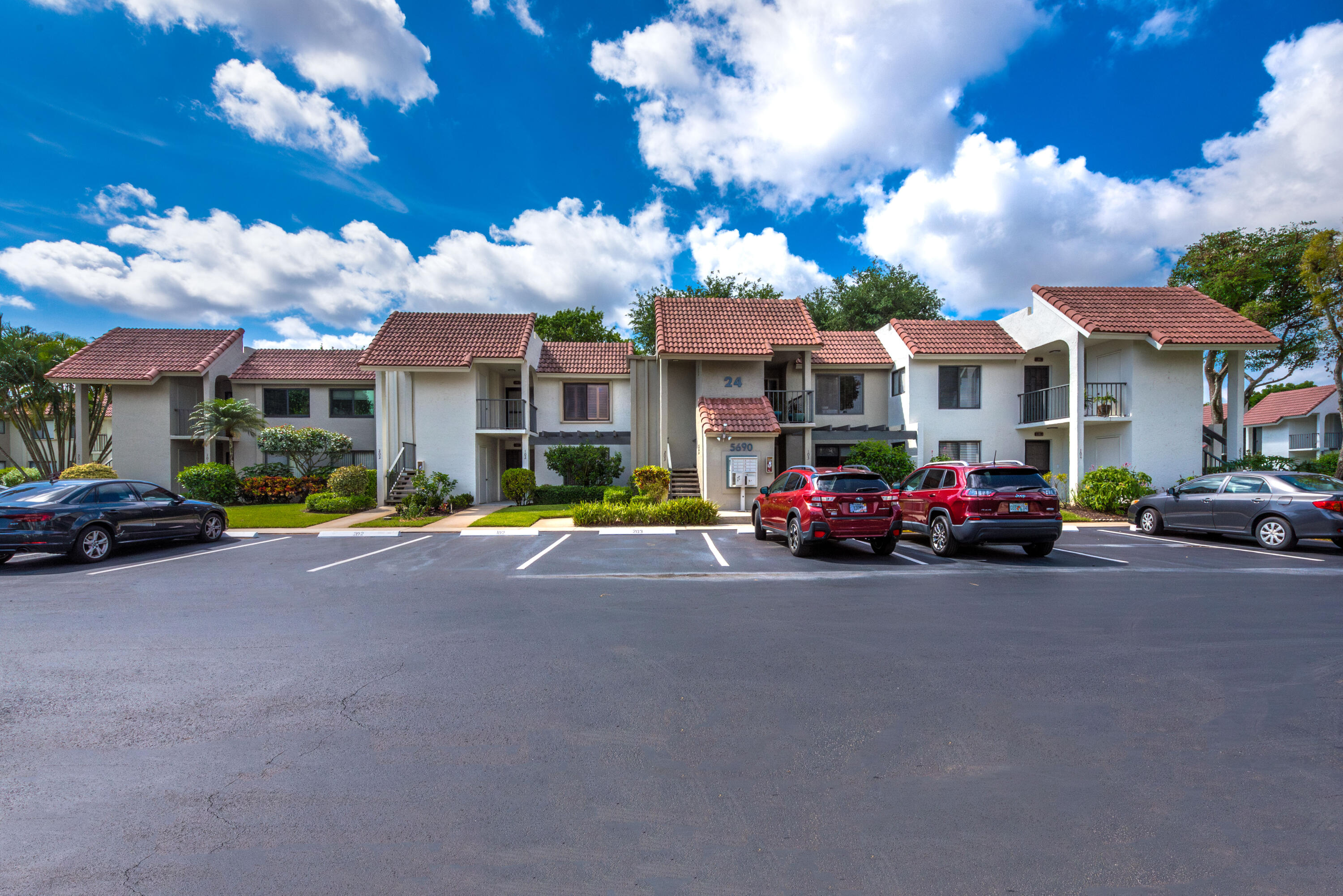 5690 Fairway Pard Drive 102