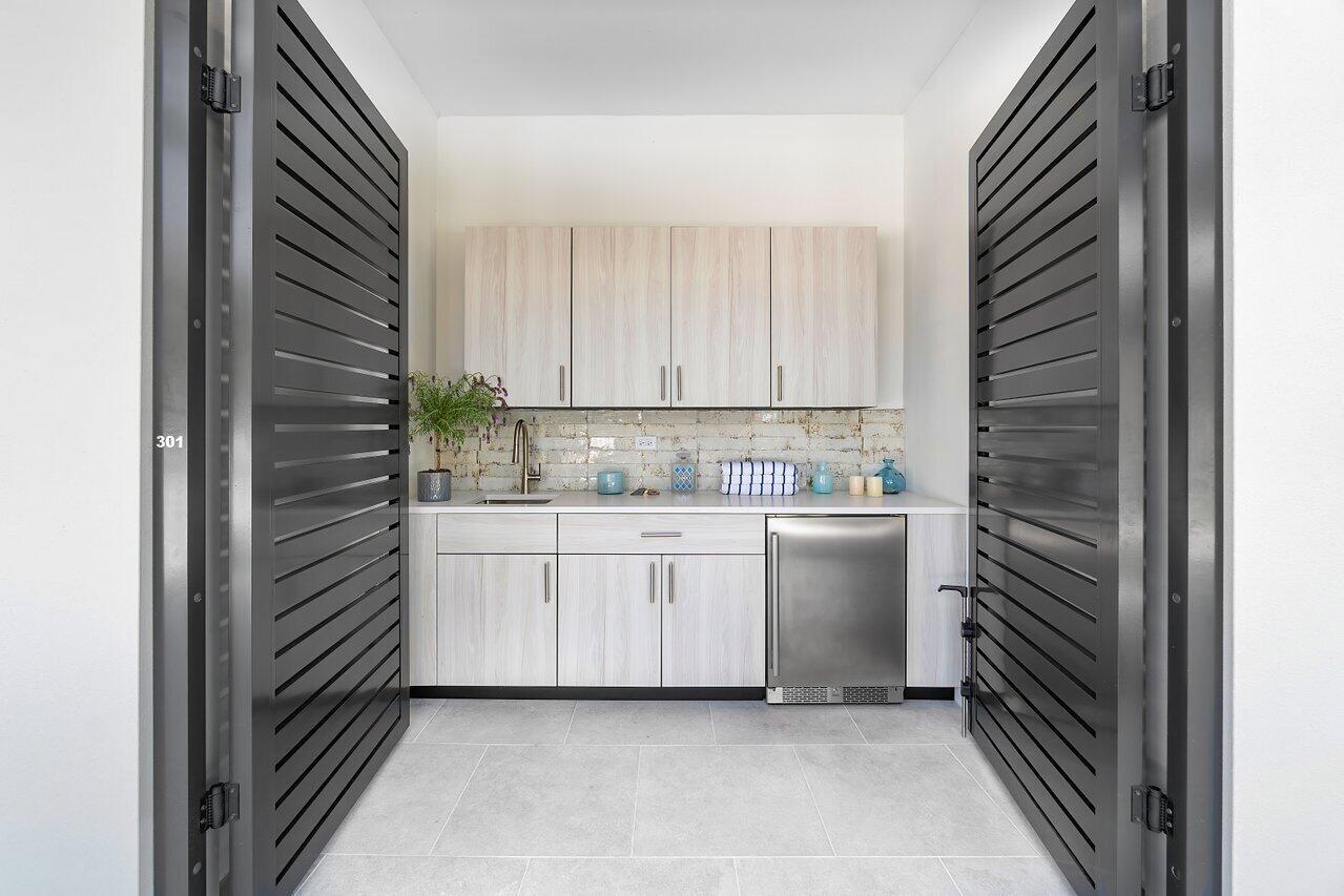 1177 George Bush Boulevard 201