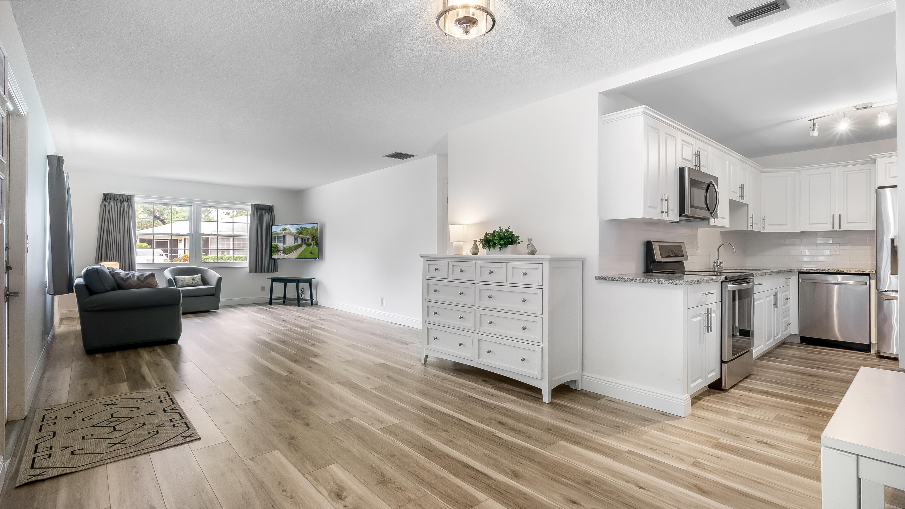 10088 44 Way S 382