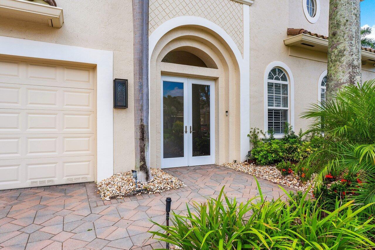 6902 Royal Orchid Circle