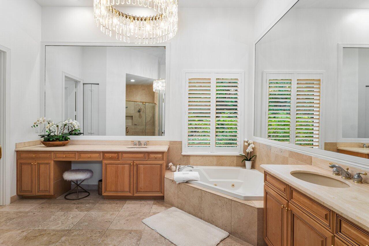 6902 Royal Orchid Circle