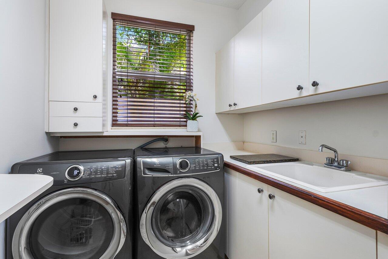 6902 Royal Orchid Circle